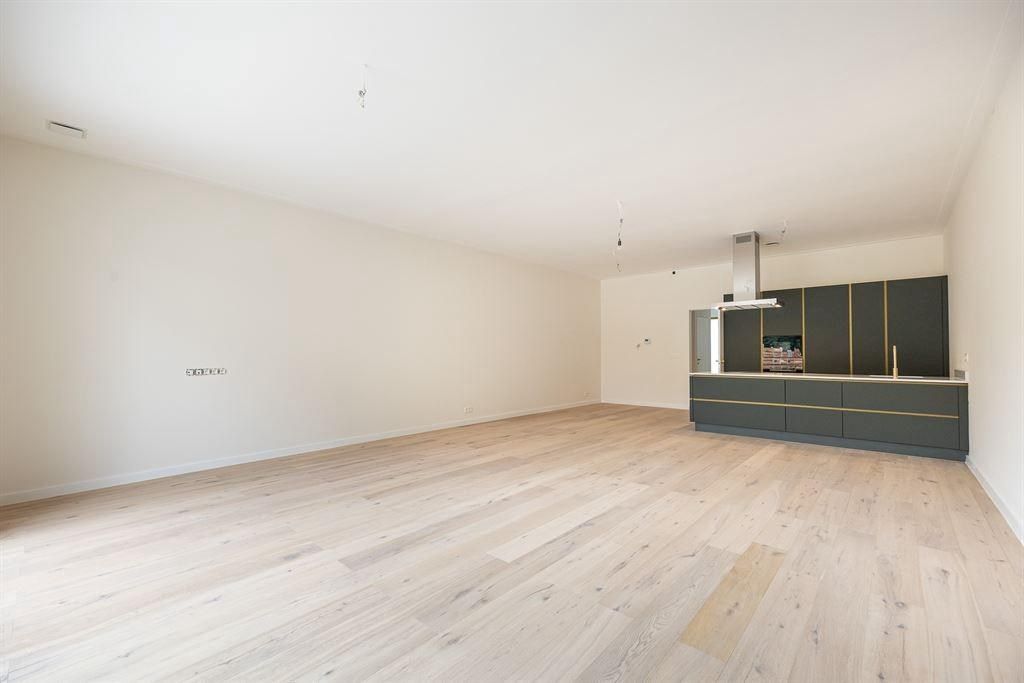 Nieuwbouwwoning met 6 slpk en grote tuin! foto 2