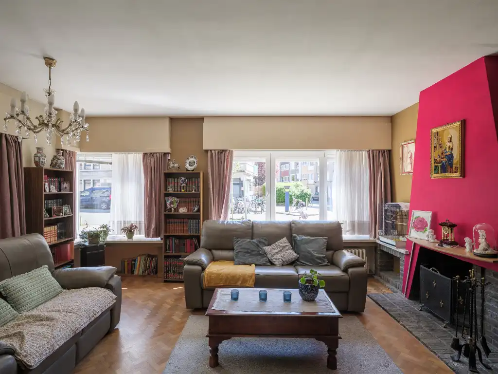 Stijlvol tweeslaapkamerappartement met mid-century karakter nabij Gent-Sint-Pieters foto 2
