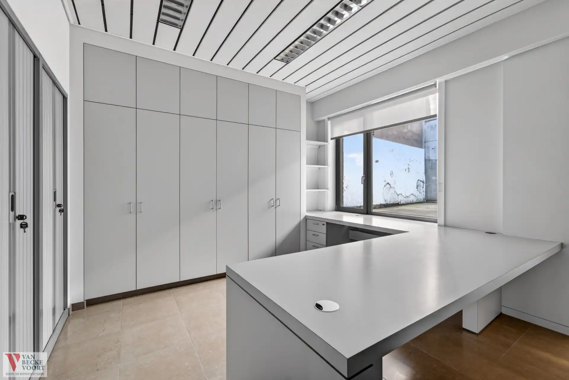 Handelsgelijkvloers 217m² + 6 autostandplaatsen foto 8