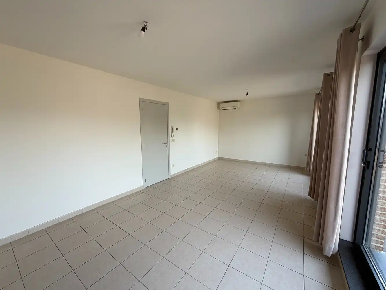 Instapklaar appartement met ruim terras op wandelafstand van centrum Zonhoven foto 2