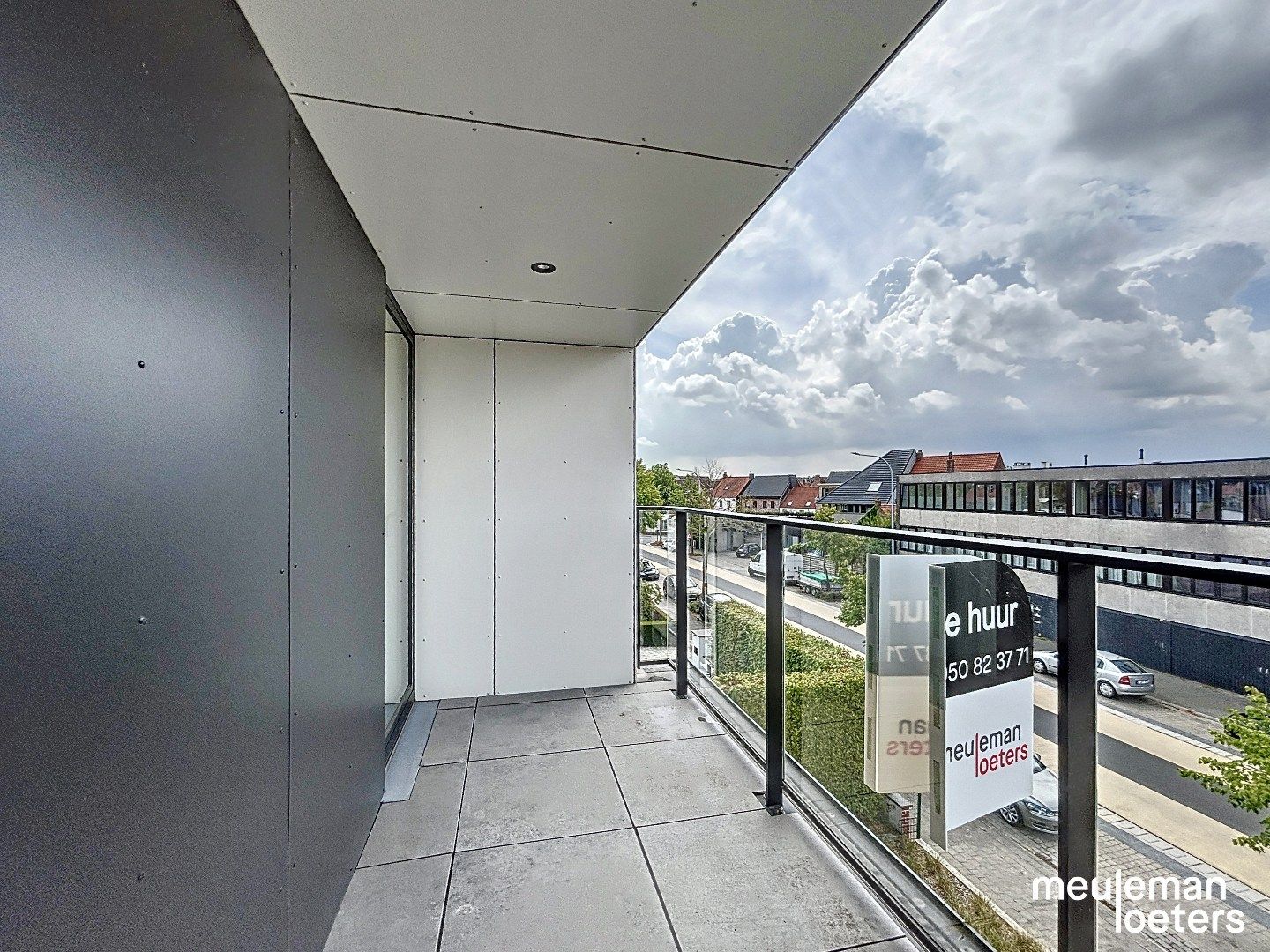 Prachtig afgewerkte woning met garage foto 13