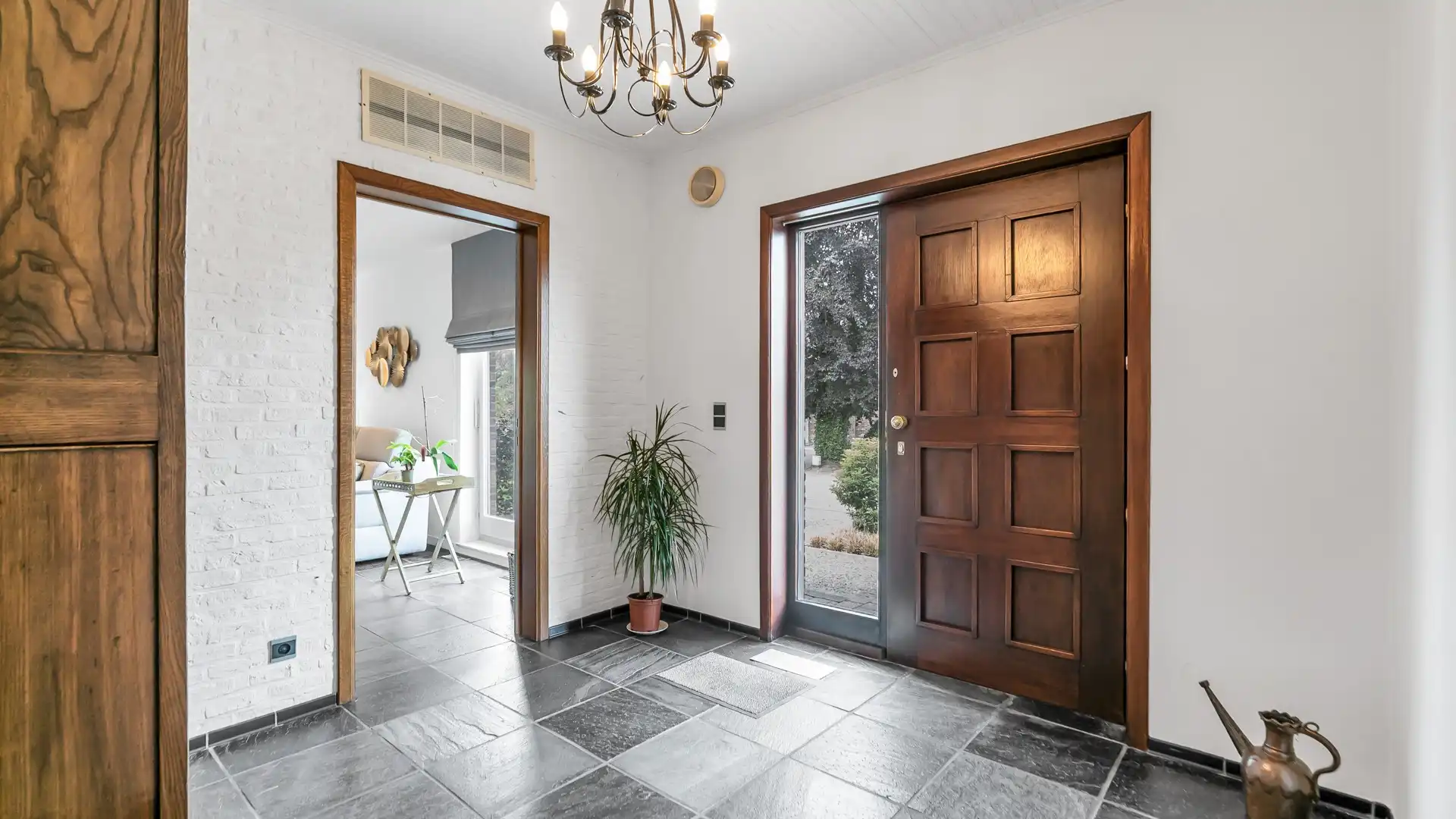 Ruime vrijstaande woning op een prachtig perceel van 746 m² in Rekem foto 4