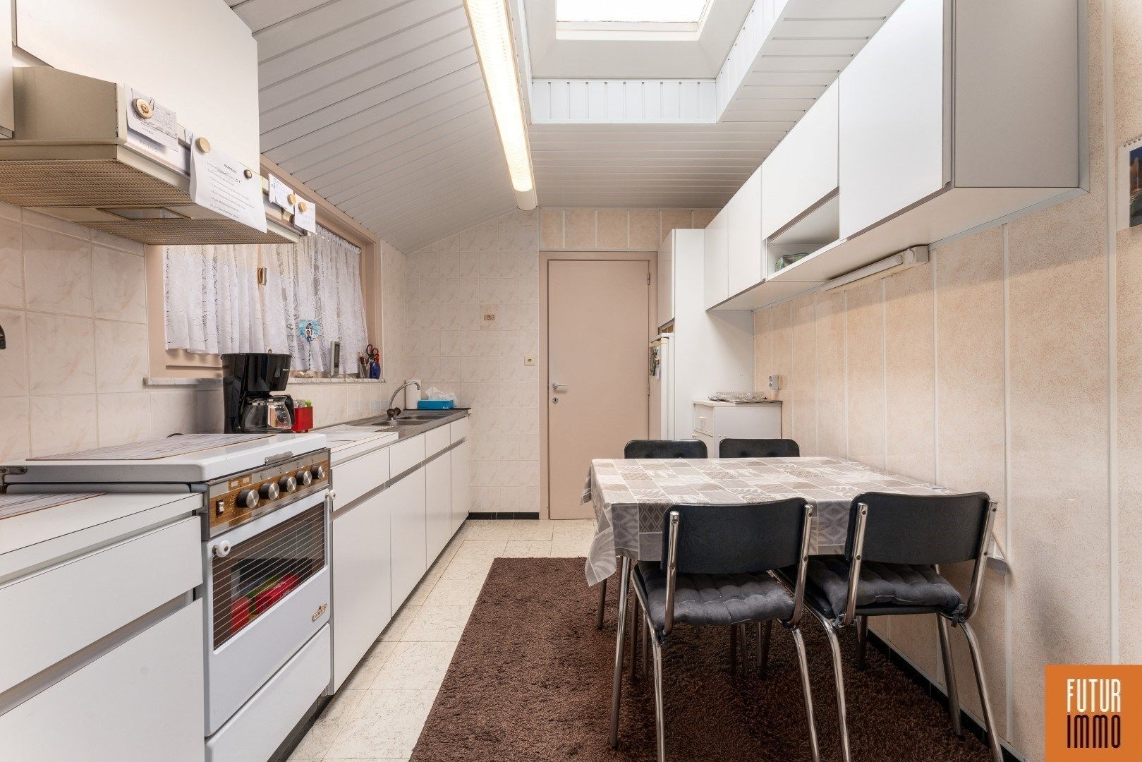 Te renoveren 4-slpk woning met uitweg tot fietspad foto 8