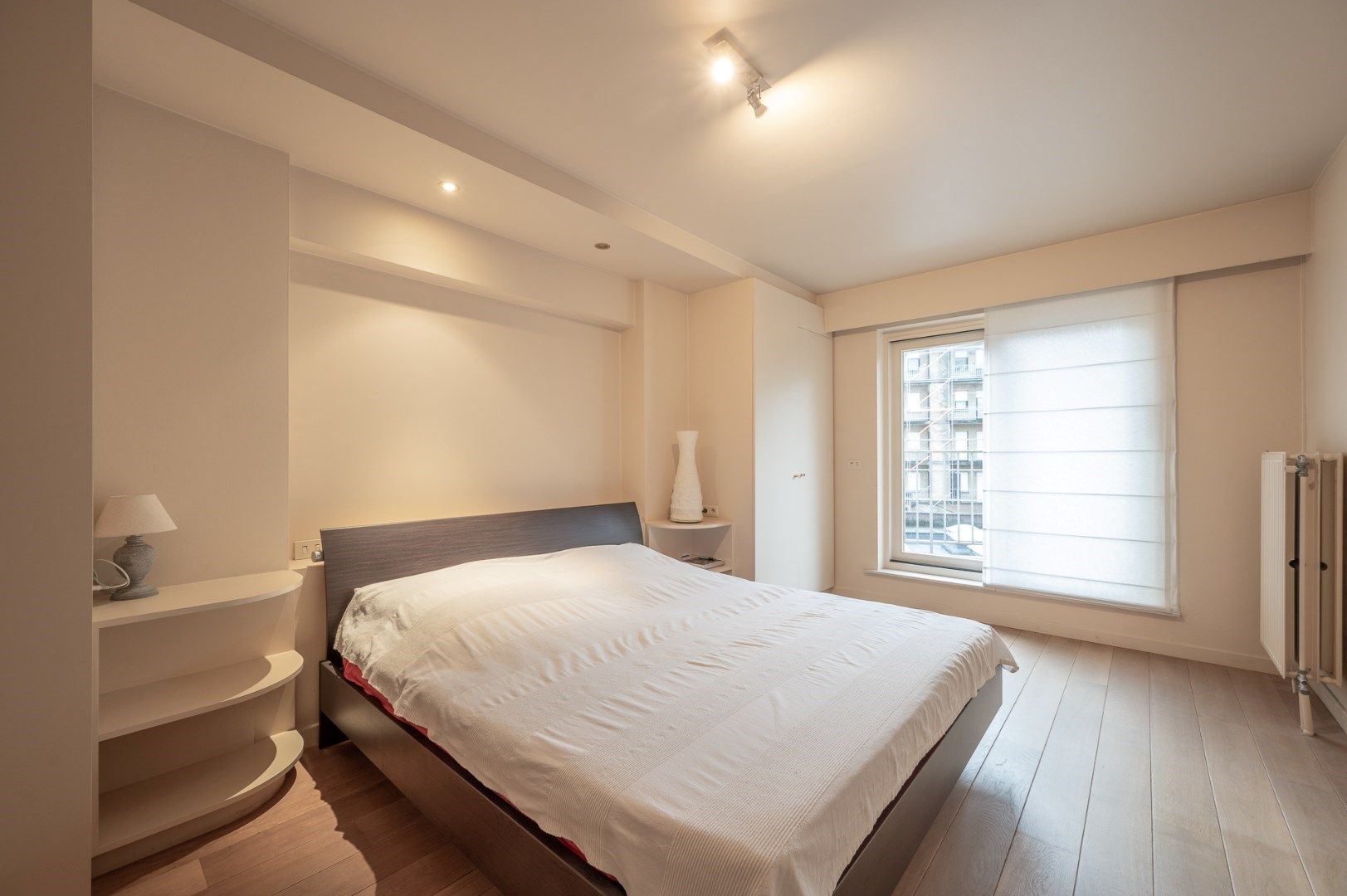 Zeer ruim gemeubeld appartement op wandelafstand van de Zee en de Dumortierlaan! foto 8