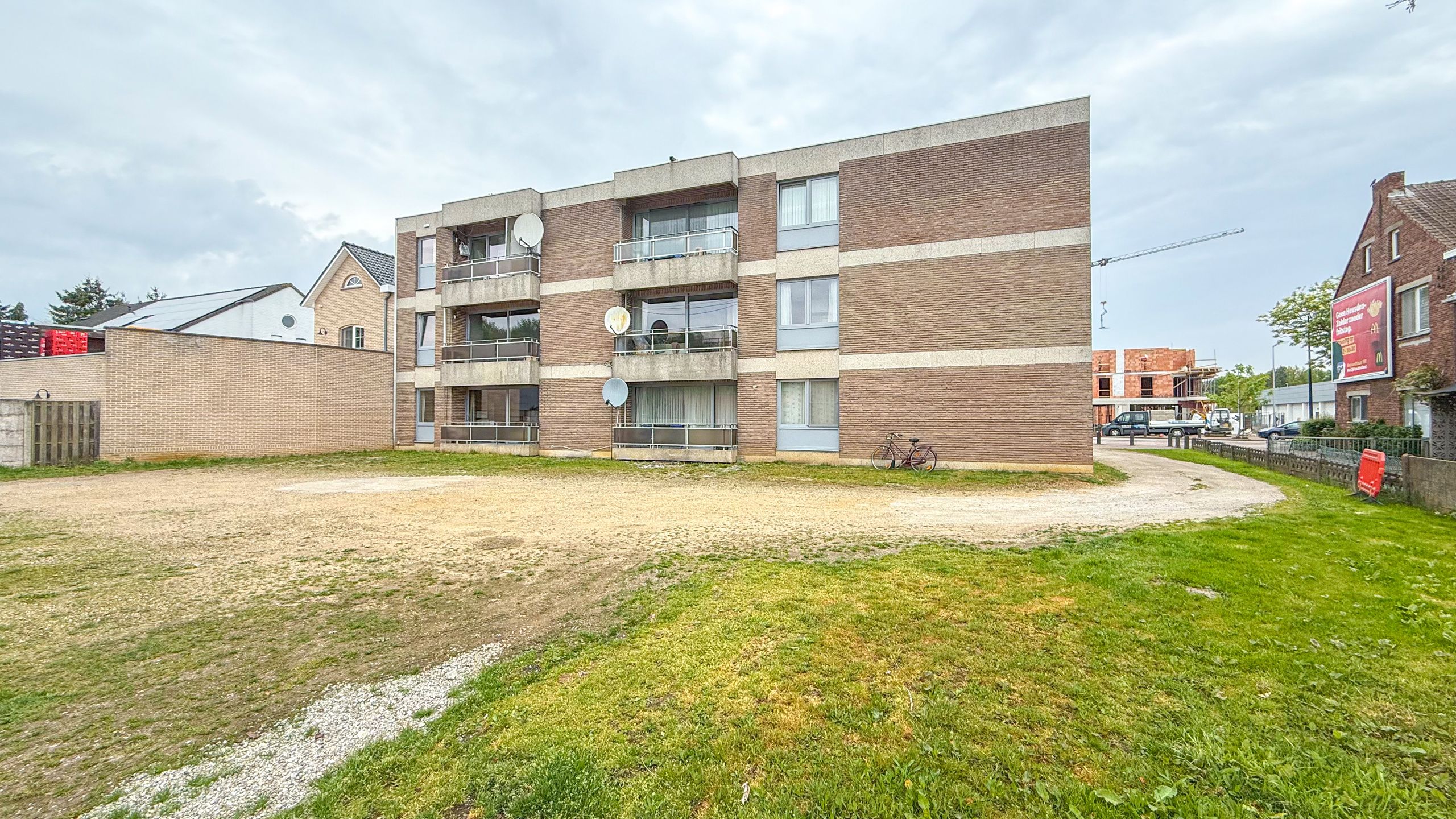 Ruim appartement met garage op topligging in Heusden-Zolder! foto 30