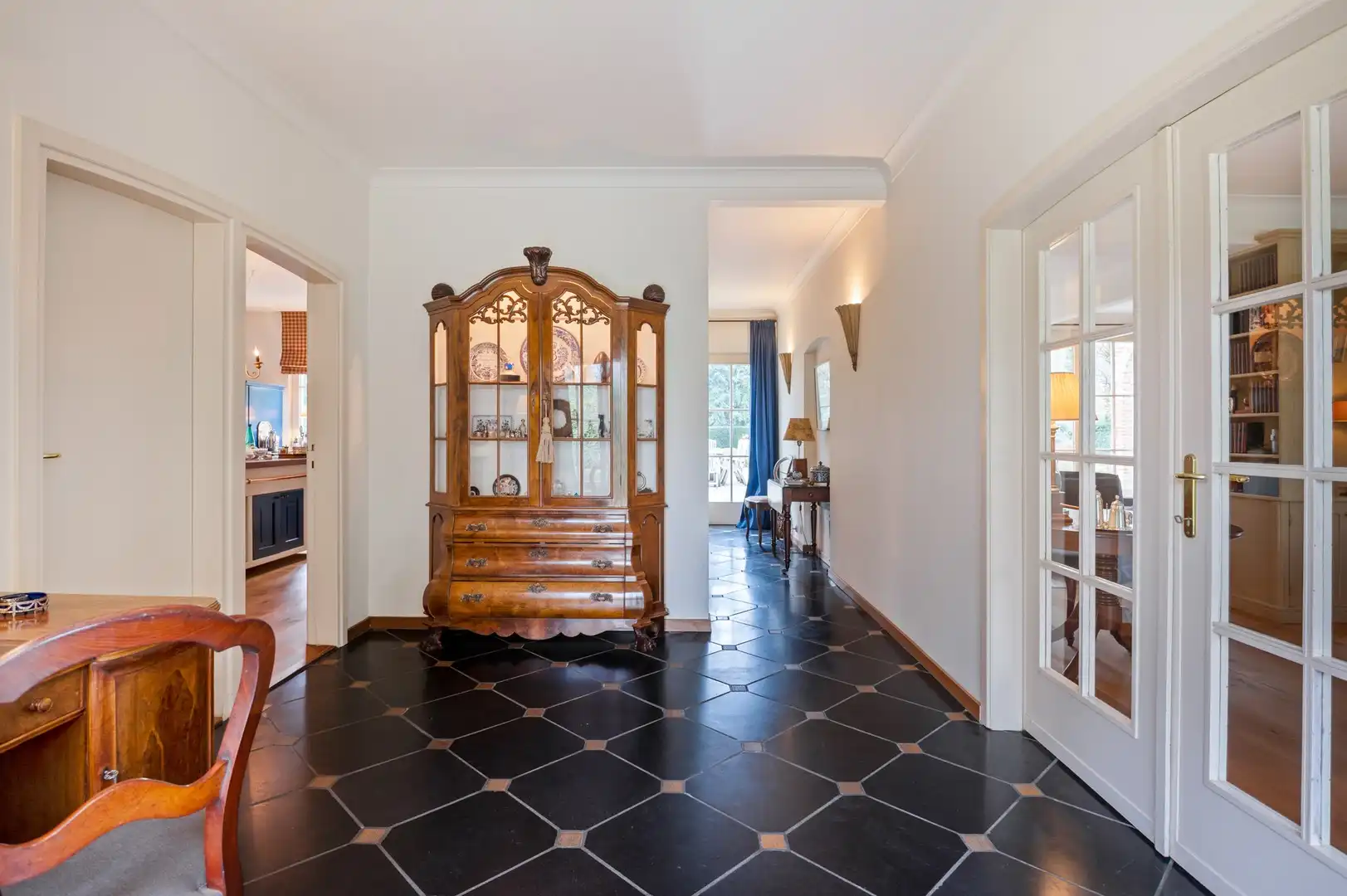 Stijlvolle villa in gegeerde doodlopende straat foto 3