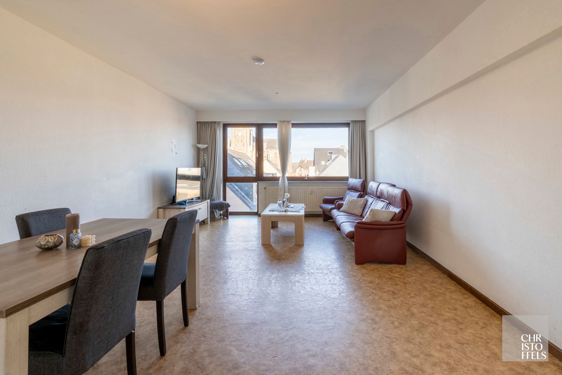 Verhuurd én op te frissen 3-slaapkamer appartement op toplocatie in Lanaken! foto 2