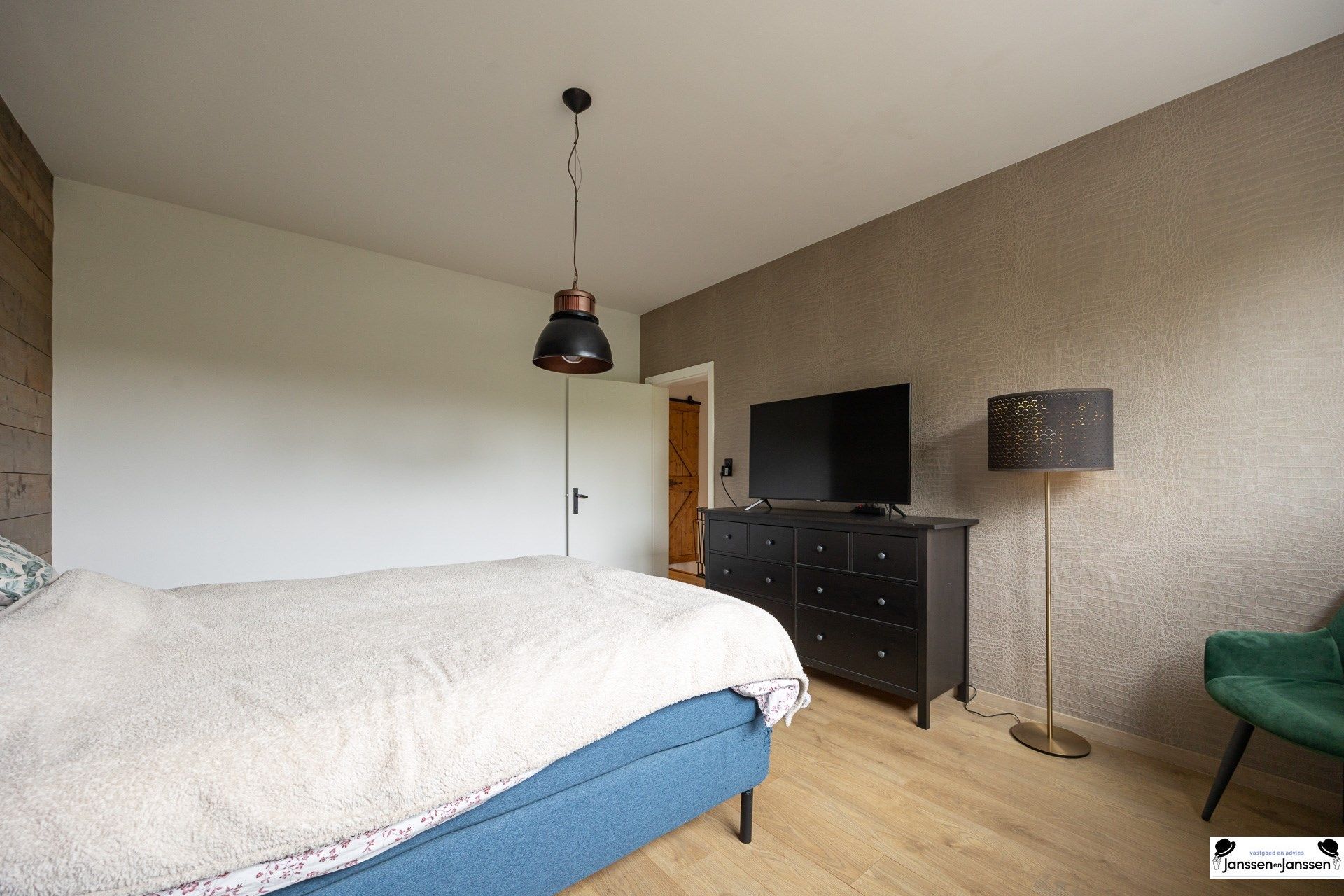 Prachtig gerenoveerde woning met 3 slaapkamers en uitzicht op groen foto 9