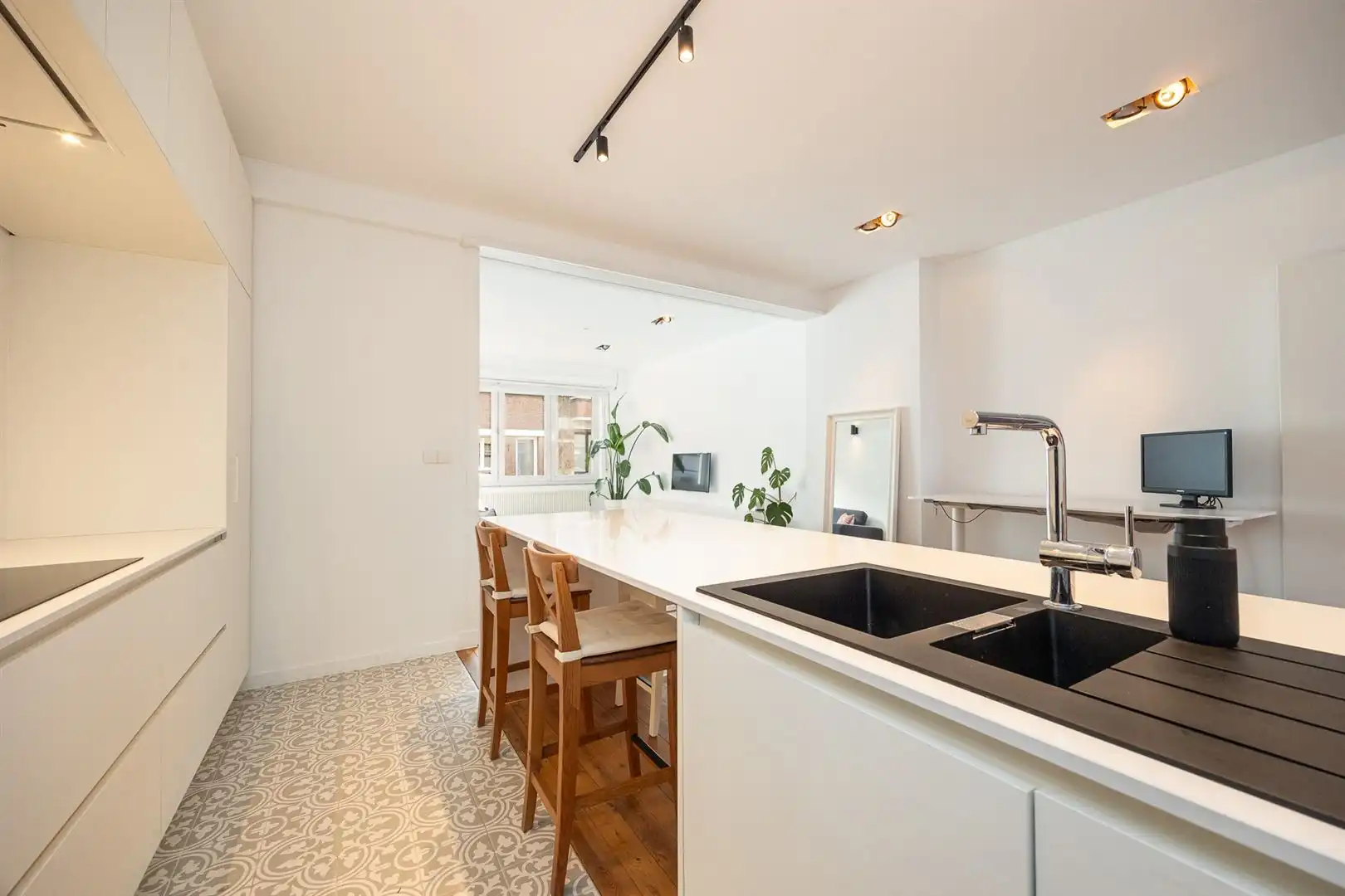Gemeubeld appartement met tuin foto 9