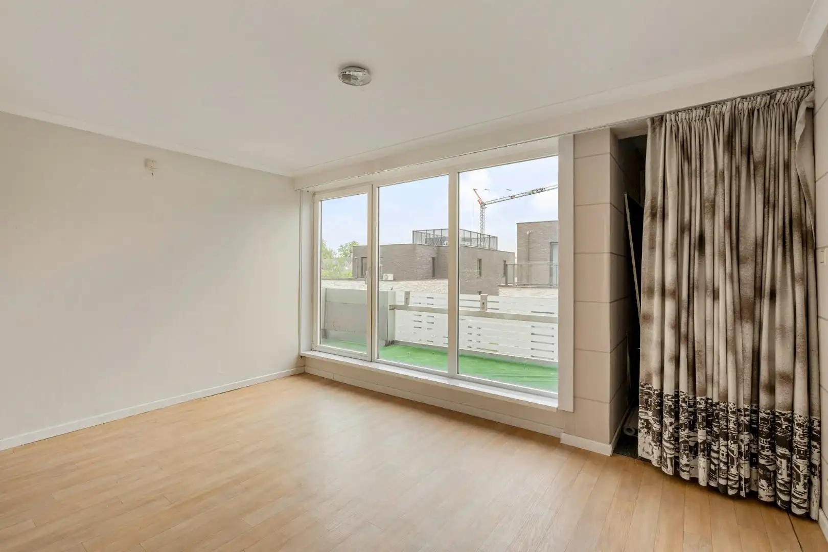 Comfortabel, zeer ruim appartement met 4 slaapkamers, terras en garage in het centrum van Neeroeteren!  foto 27