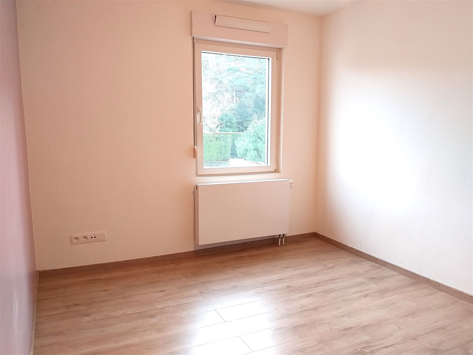 TE HUUR: Gerenoveerde halfopen bebouwing met 3 slaapkamers en ruime tuin! foto 19