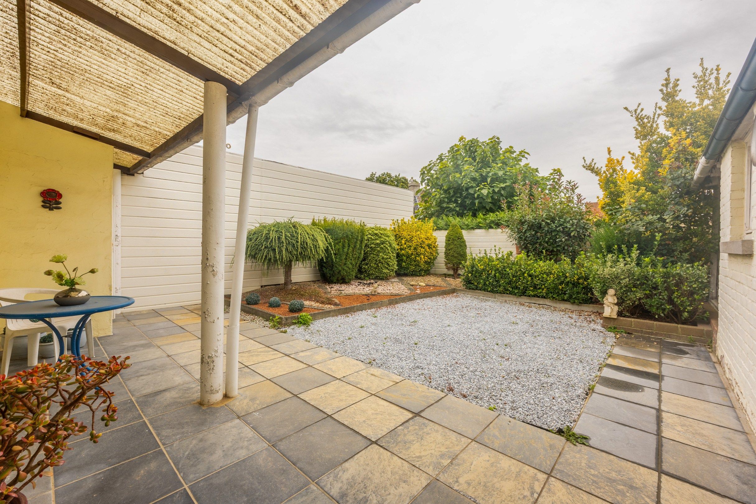 Te renoveren woning met grote garage/werkplaats  foto 13