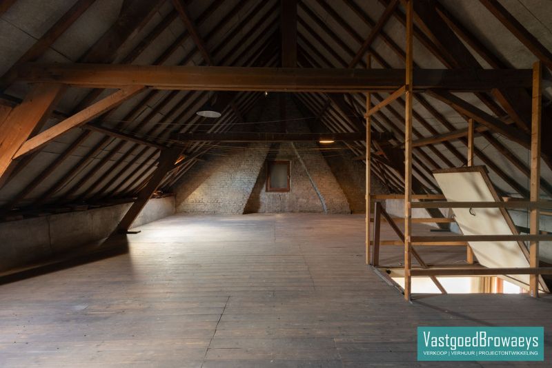 Te renoveren woning met tuin foto 19