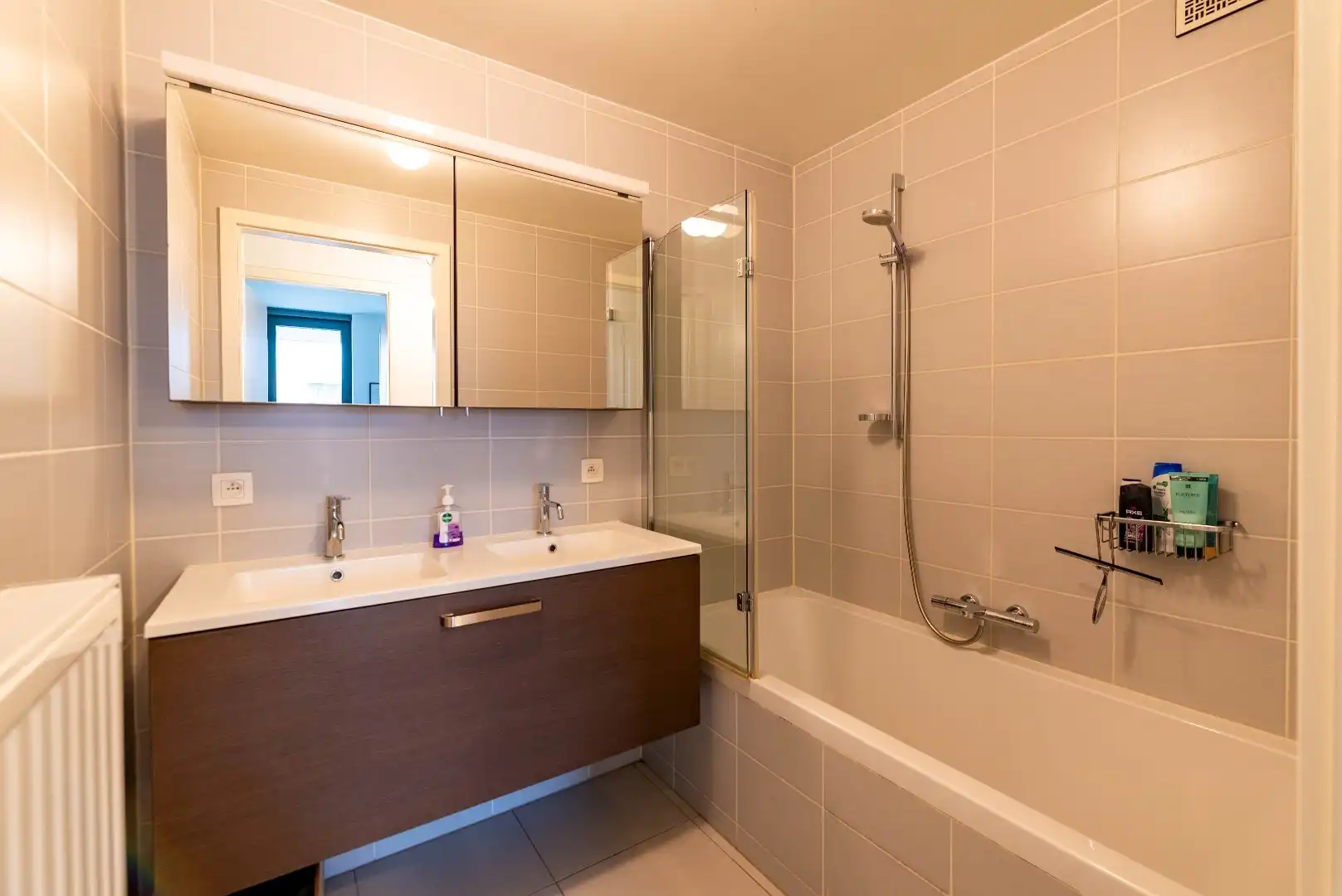 Ruim en stijlvol appartement in de populaire Cadixwijk foto 6