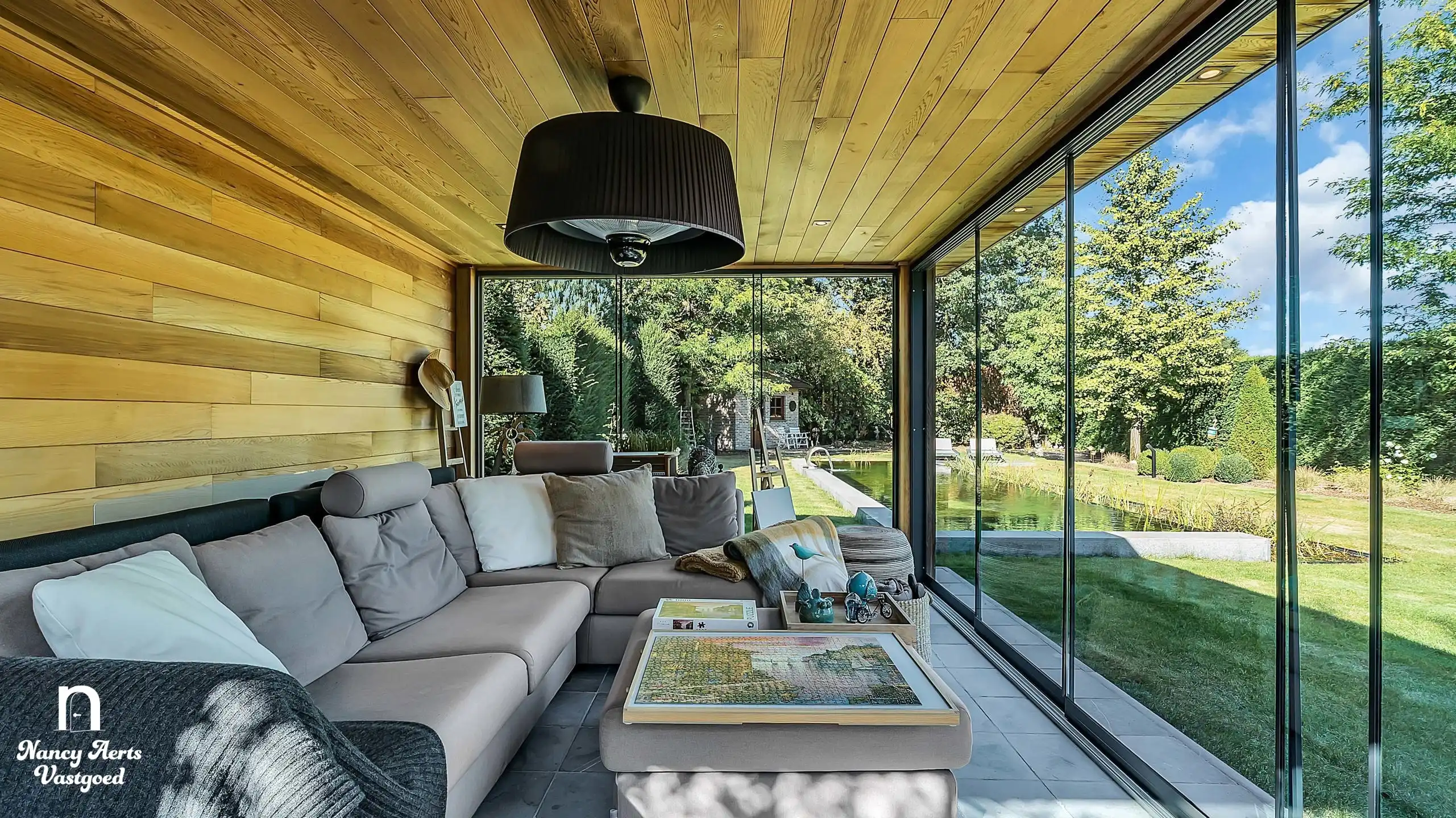 Karaktervolle villa met natuurzwembad en poolhouse in Genk foto 25