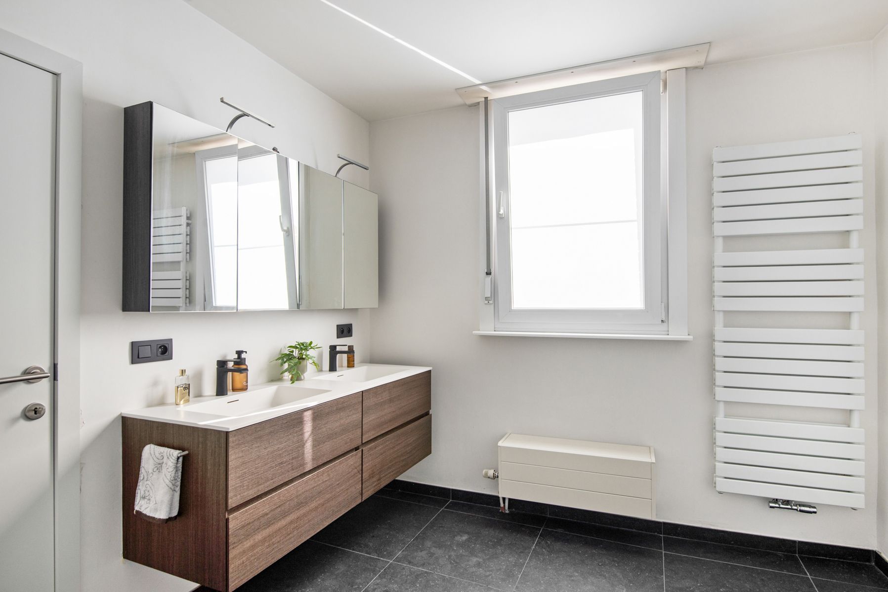 Instapklare (start)woning in centrum Niel foto 14