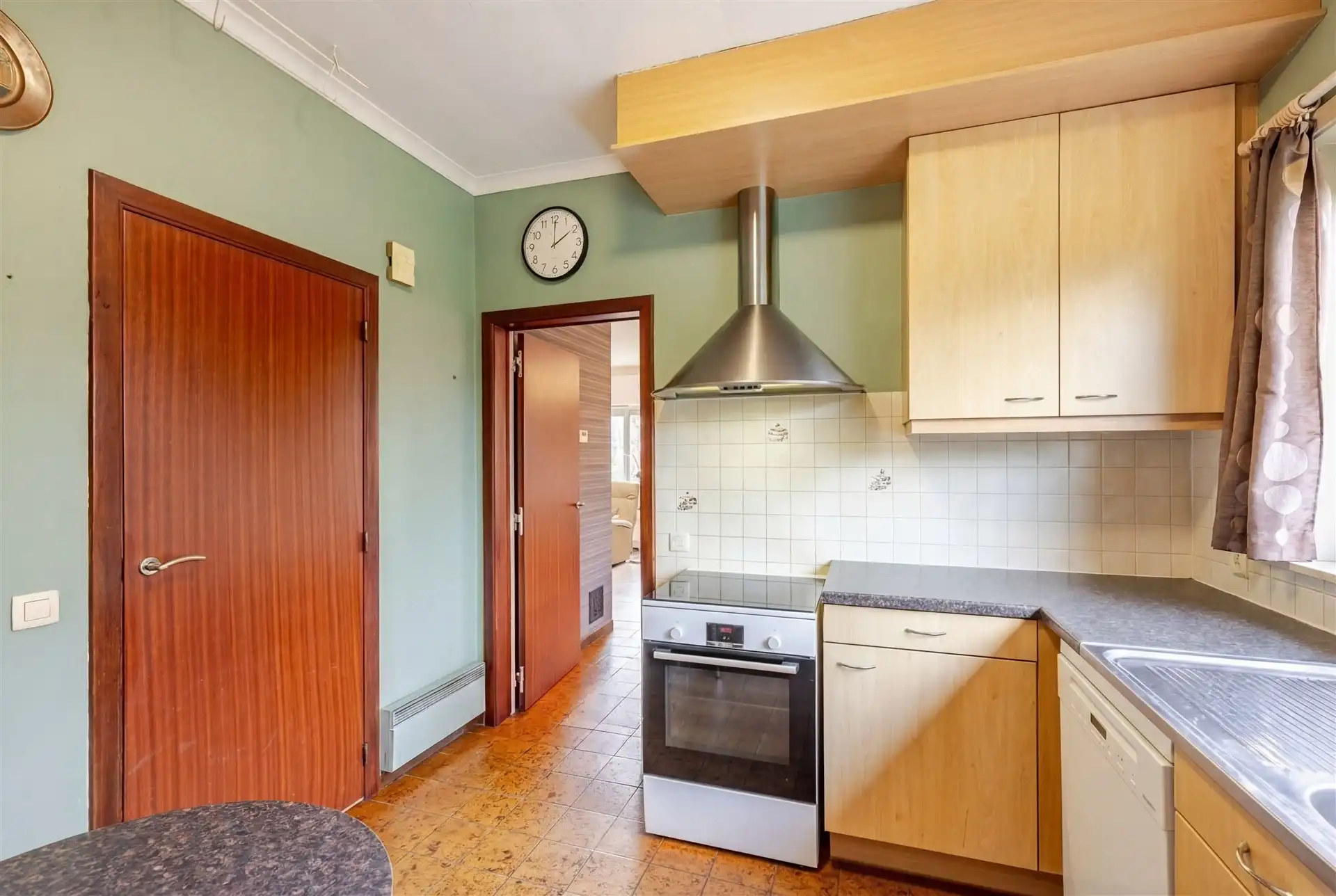 Bungalow met 4 slks, tuin en dubbele garage foto 9