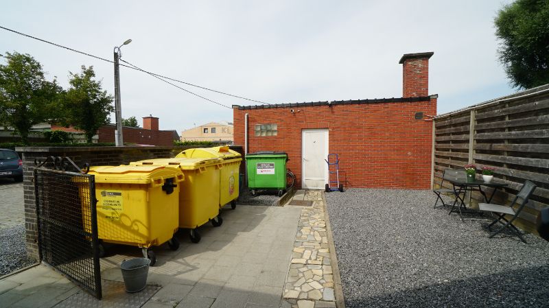 SCHRIEK - Opbrengsteigendom met 2 verhuurde handelspanden, 1 appartement en 2 garageboxen foto 8