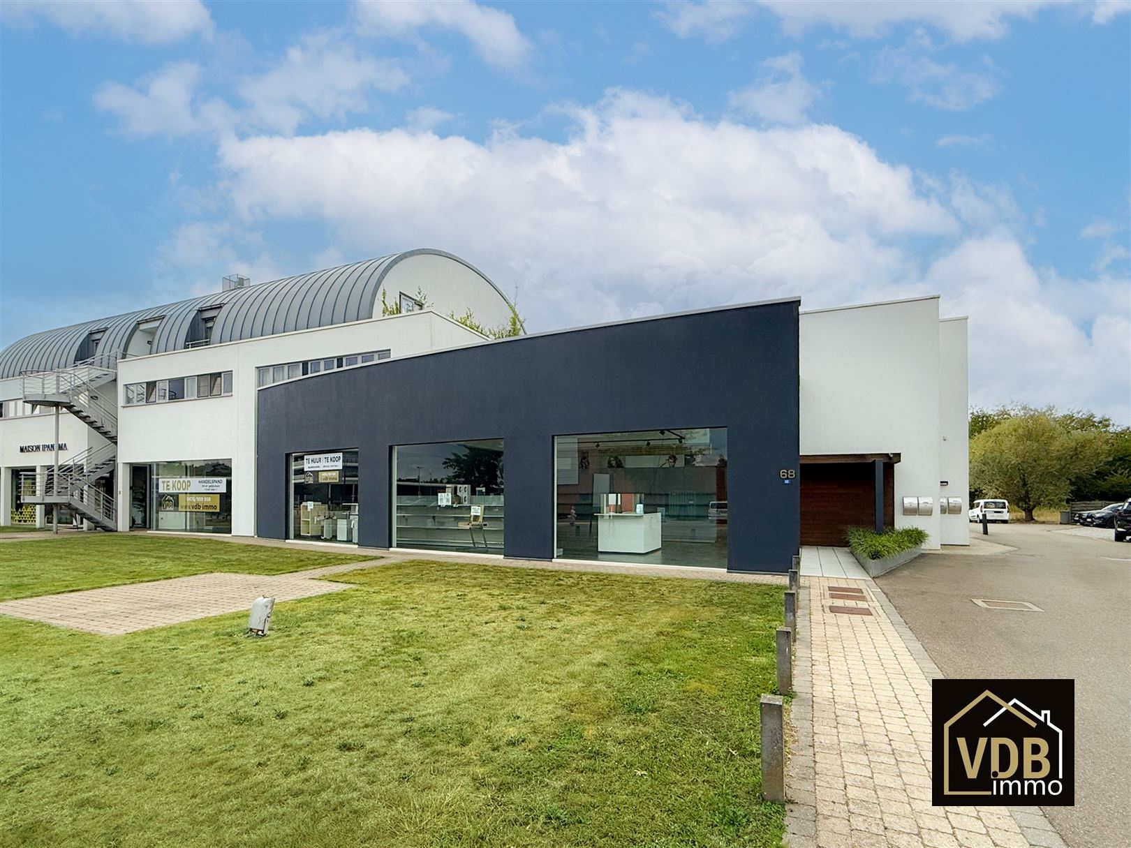 Commercieel gebouw op toplocatie geschikt voor vele doeleinden: kantoor, kleinhandel, groothandel... foto 33