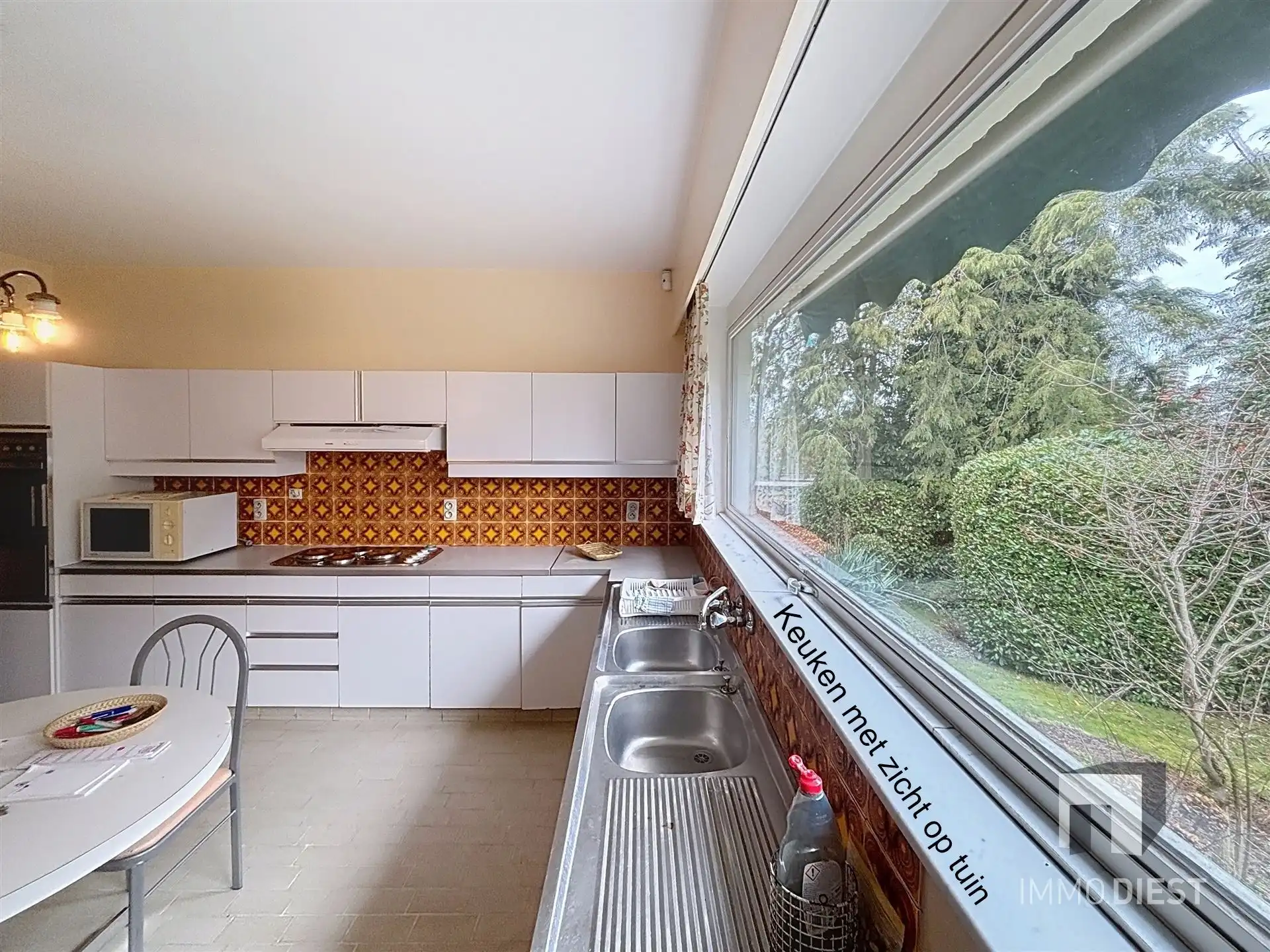 Witte villa met 4 slaapkamer boven op Baalberg foto 16