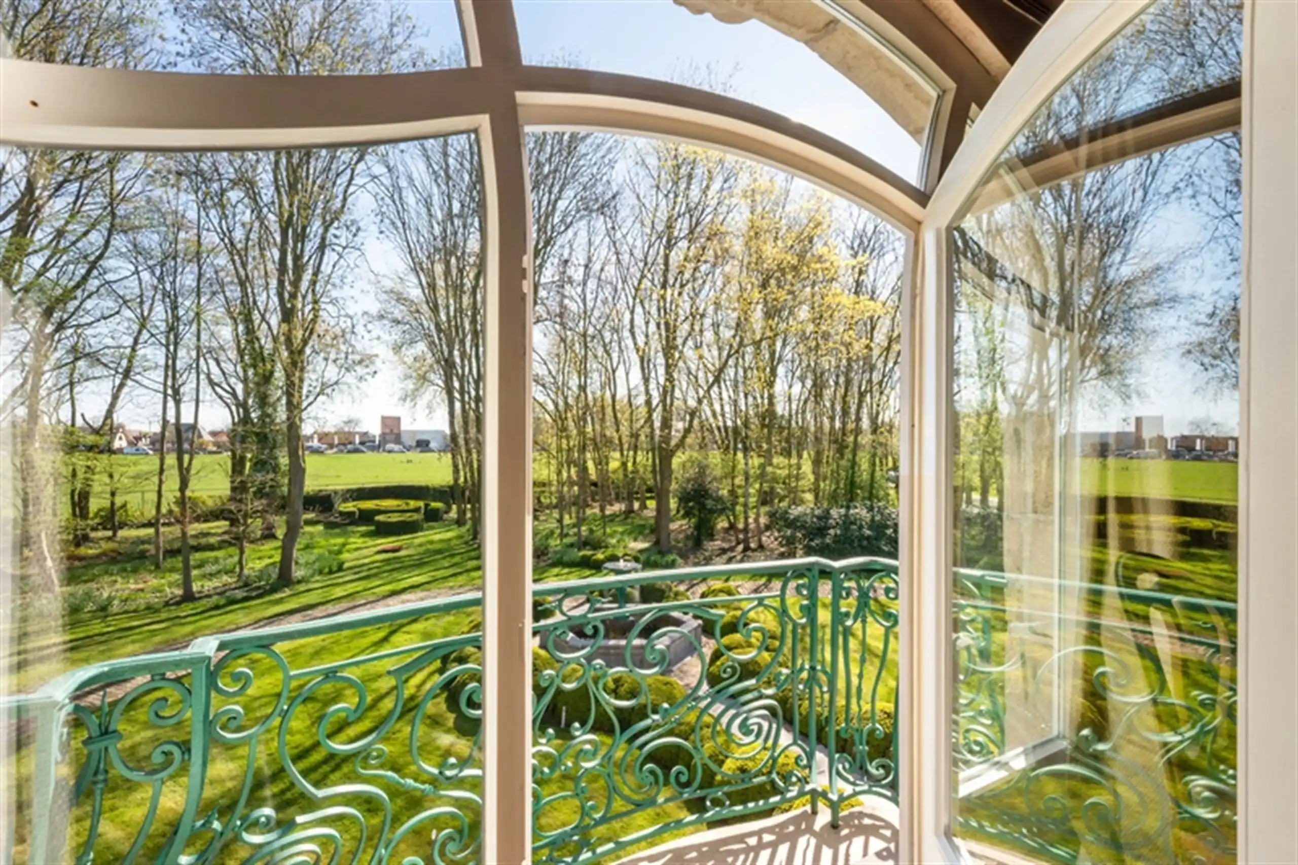 Exclusieve villa met bos, zicht  en  unieke geschiedenis! foto 8