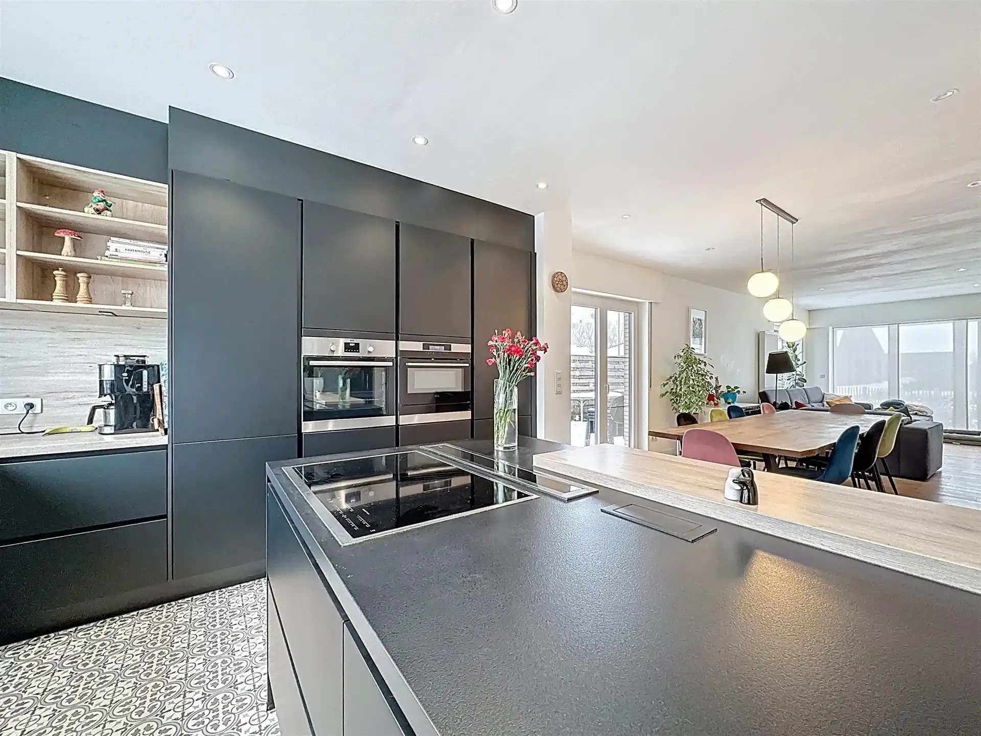 Ruime open bebouwing met 5 slaapkamers op perceel van 751m²  foto 4