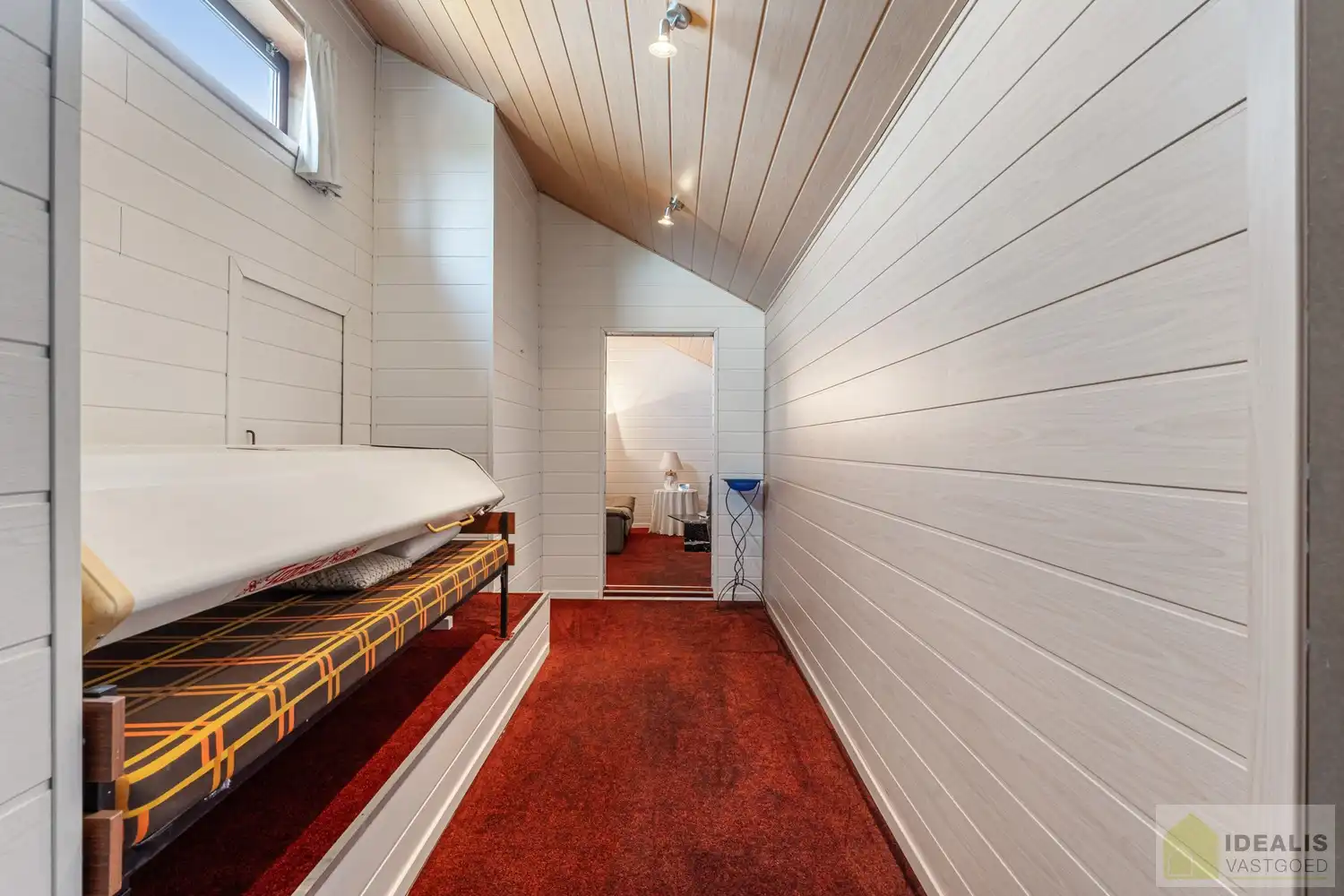 //INVESTERING – NIET VOOR EIGEN GEBRUIK// UITERST GOED ONDERHOUDEN GEZINSWONING OP EEN PRACHTIG, GROEN EN RUSTIG PERCEEL VAN MAAR LIEFST 11A &nbsp;MET LICHTRIJKE WOONKAMER, 3 KNAPPE SLAAPKAMERS, BADKAMER, AFGEWERKTE ZOLDERVERDIEPING EN ONDERGRONDSE GARAGE foto 27