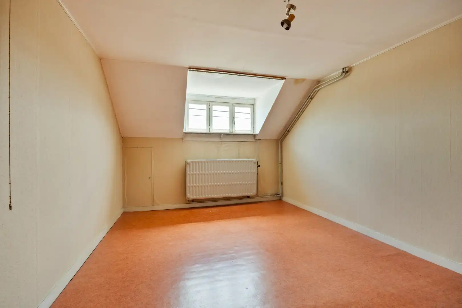 Ruime te renoveren woning met 3 slaapkamers in Lubbeek met doorgang langs het perceel van de buren. EPC: 736 KWH/m² foto 21