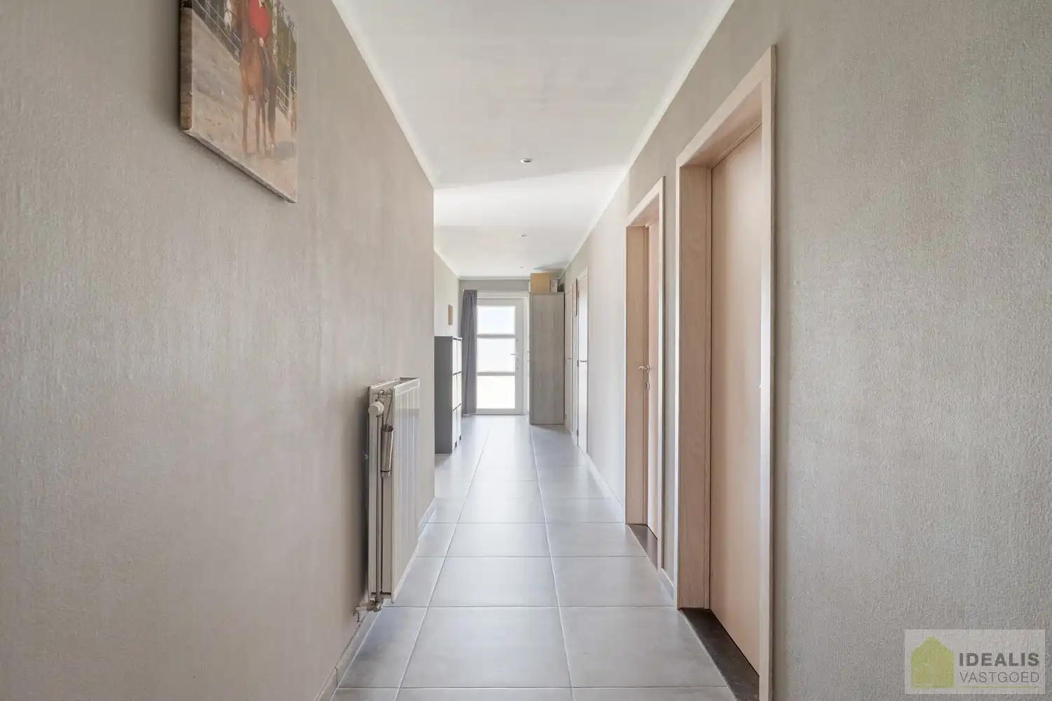 IDEALIS VASTGOED - CHARMANTE INSTAPKLARE GEZINSWONING MET EEN LICHTRIJKE LEEFRUIMTE, MODERNE OPEN KEUKEN MET KOOKEILAND, 3 RUIME SLAAPKAMERS EN BADKAMER. DE WONING IS GELEGEN OP EEN PRACHTIG PERCEEL VAN 12A 68CA! Deze knappe bungalow omvat een aangename 140m² bewoonbare oppervlakte met een lichtrijke woonkamer met aansluitend een moderne open keuken met kookeiland (voorzien van alle comfort), 3 ruime slaapkamers en een badkamer. De woning biedt verder een kelderverdieping en een zeer ruime tuin. Een unieke kans voor kandidaten op zoek naar een instapklaar huis voorzien van alle faciliteiten op een hele fijne locatie tussen de centra van Oudsbergen, Bree en Peer! foto 15