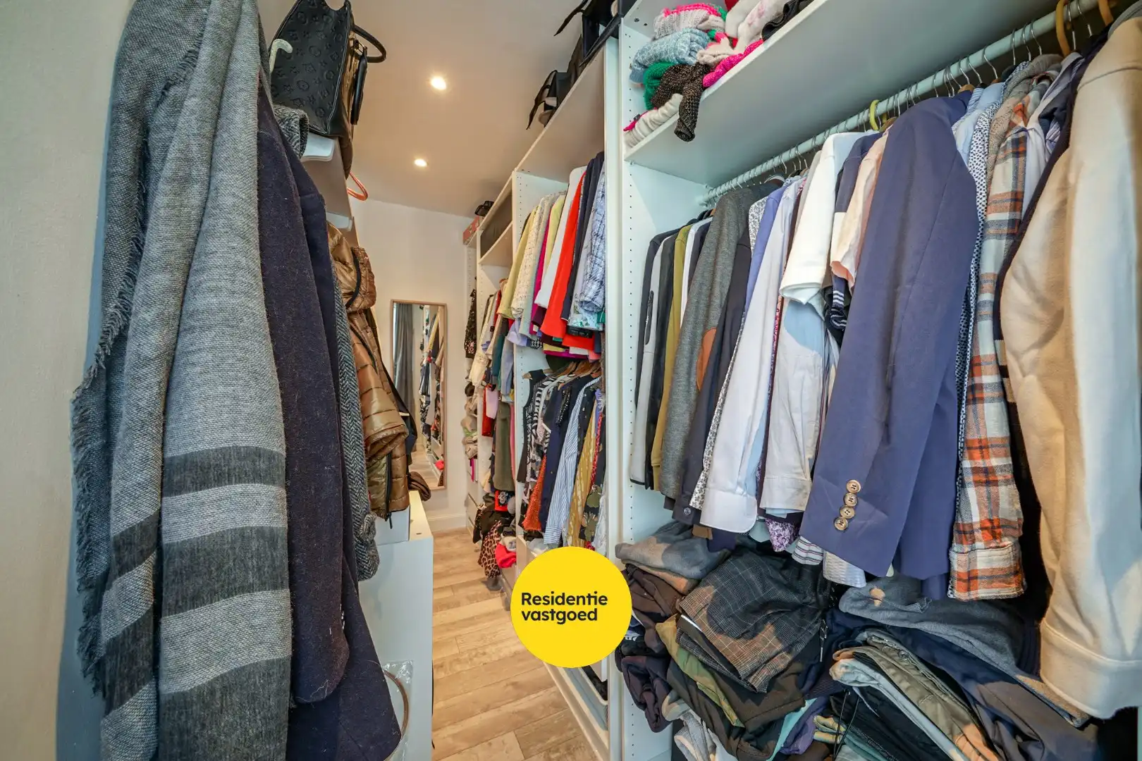 Instapklare gezinswoning met 4 slaapkamers en zonnige tuin in Bredene foto 13