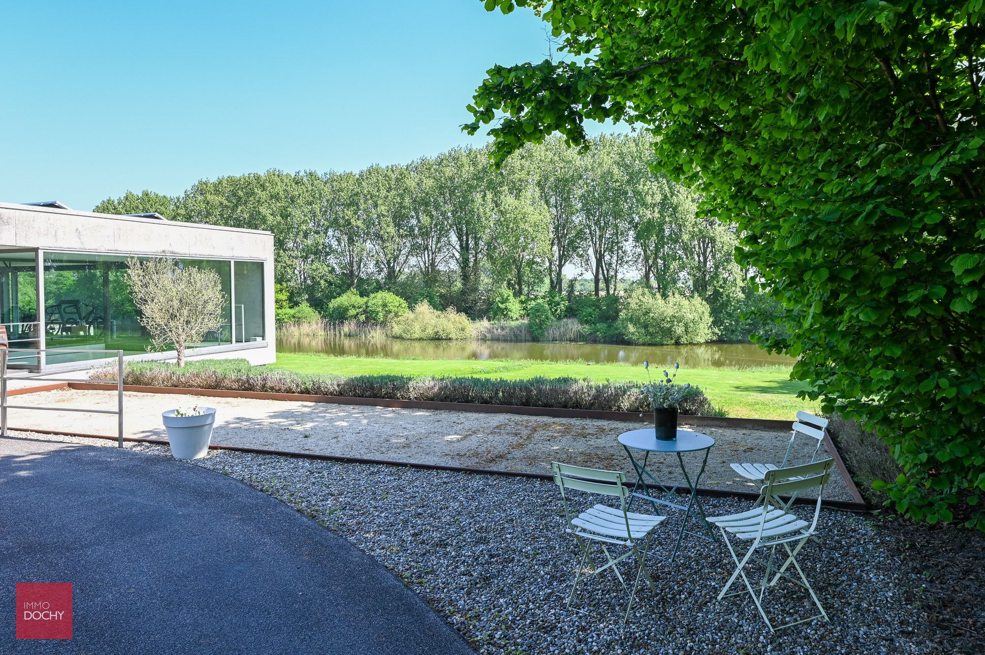Uniek gelegen luxe-villa (palend aan oude leiearm) foto 17