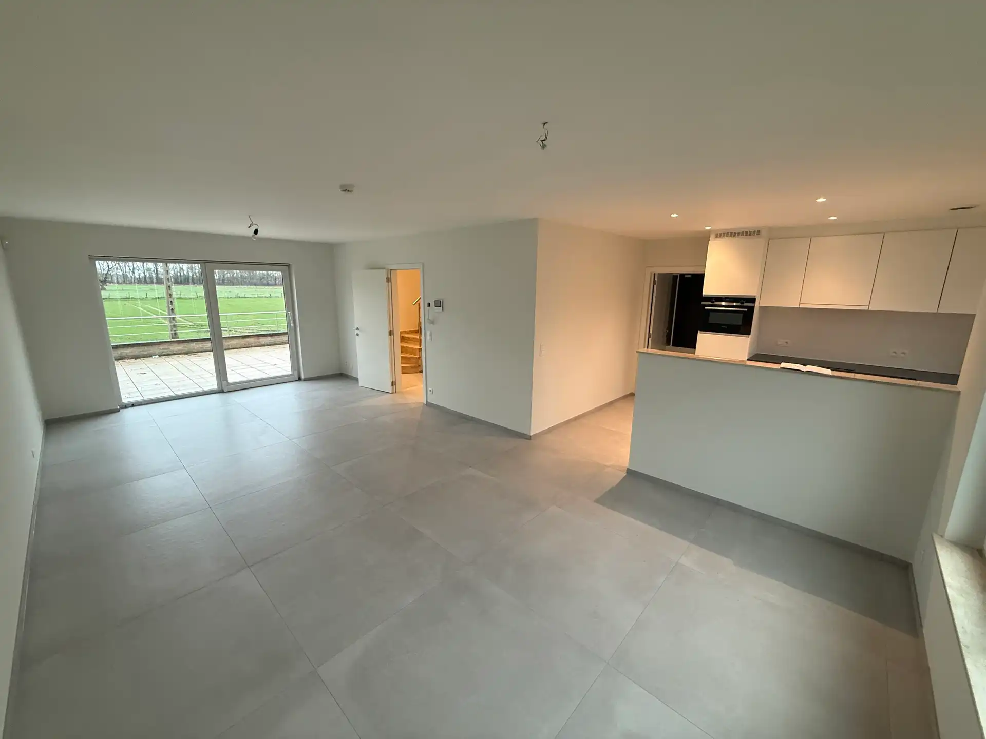 Moderne duplex met groot terras en EPC A foto {{pictureIndex}}