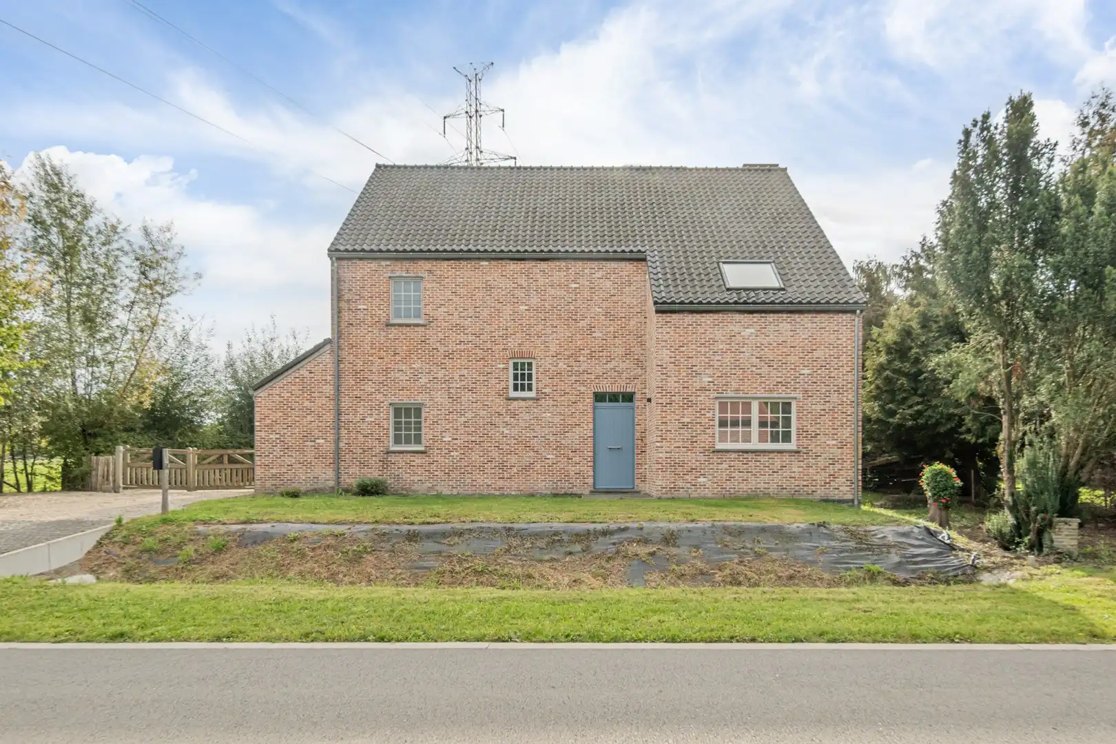Ruime woning met 4 slaapkamers en grote tuin in Kuringen foto {{pictureIndex}}