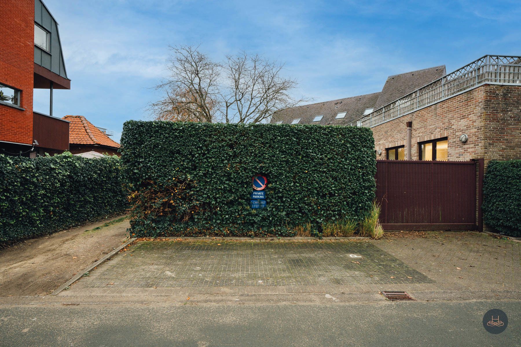 Gerenoveerde duplex met enorm terras en autostaanplaats foto 23