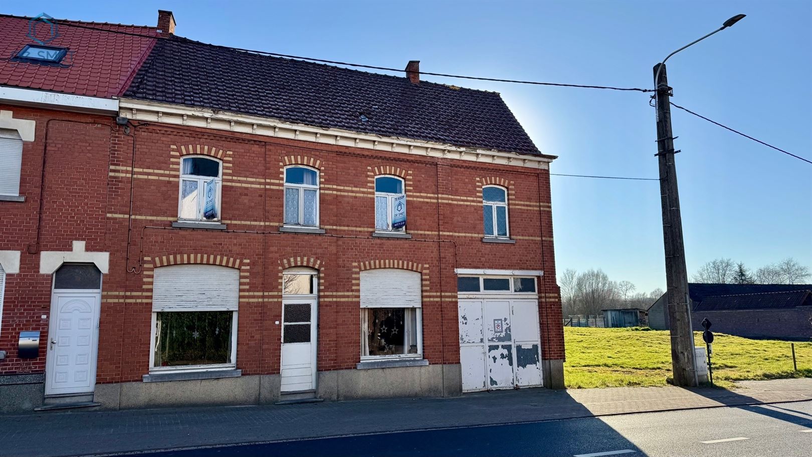 Ruime woning met veel potentieel! foto 3