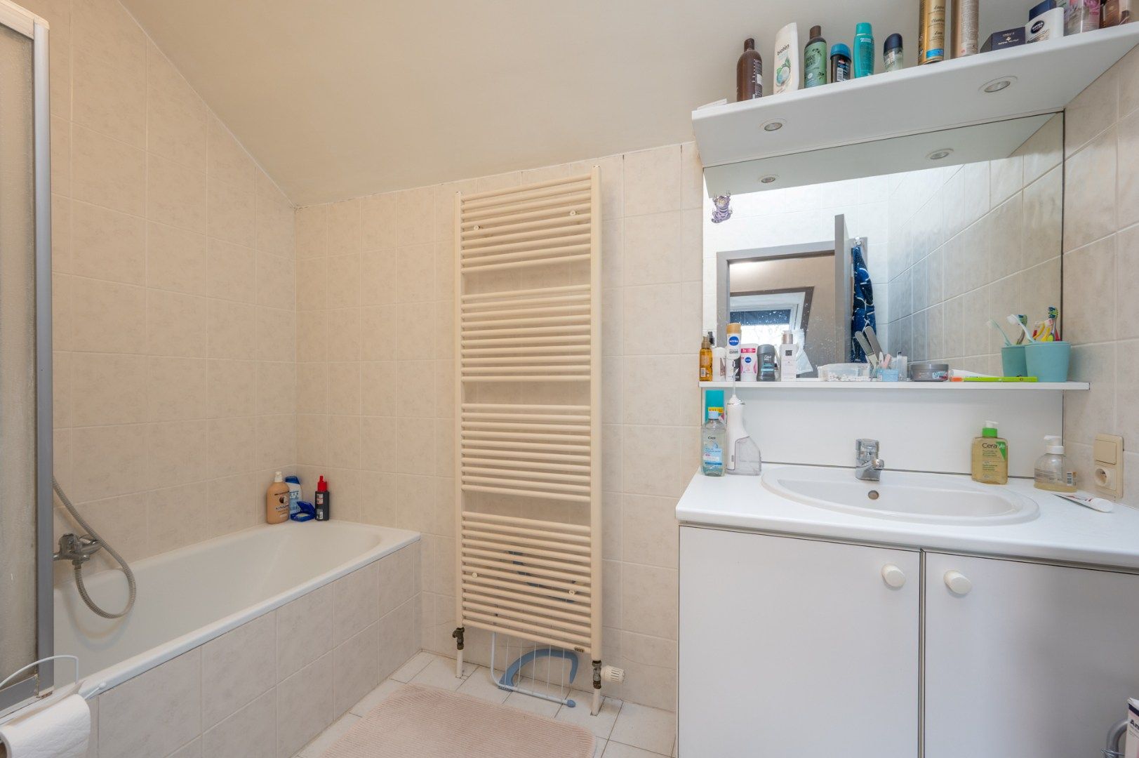 Appartement op goede ligging te Sint-Andries foto 9