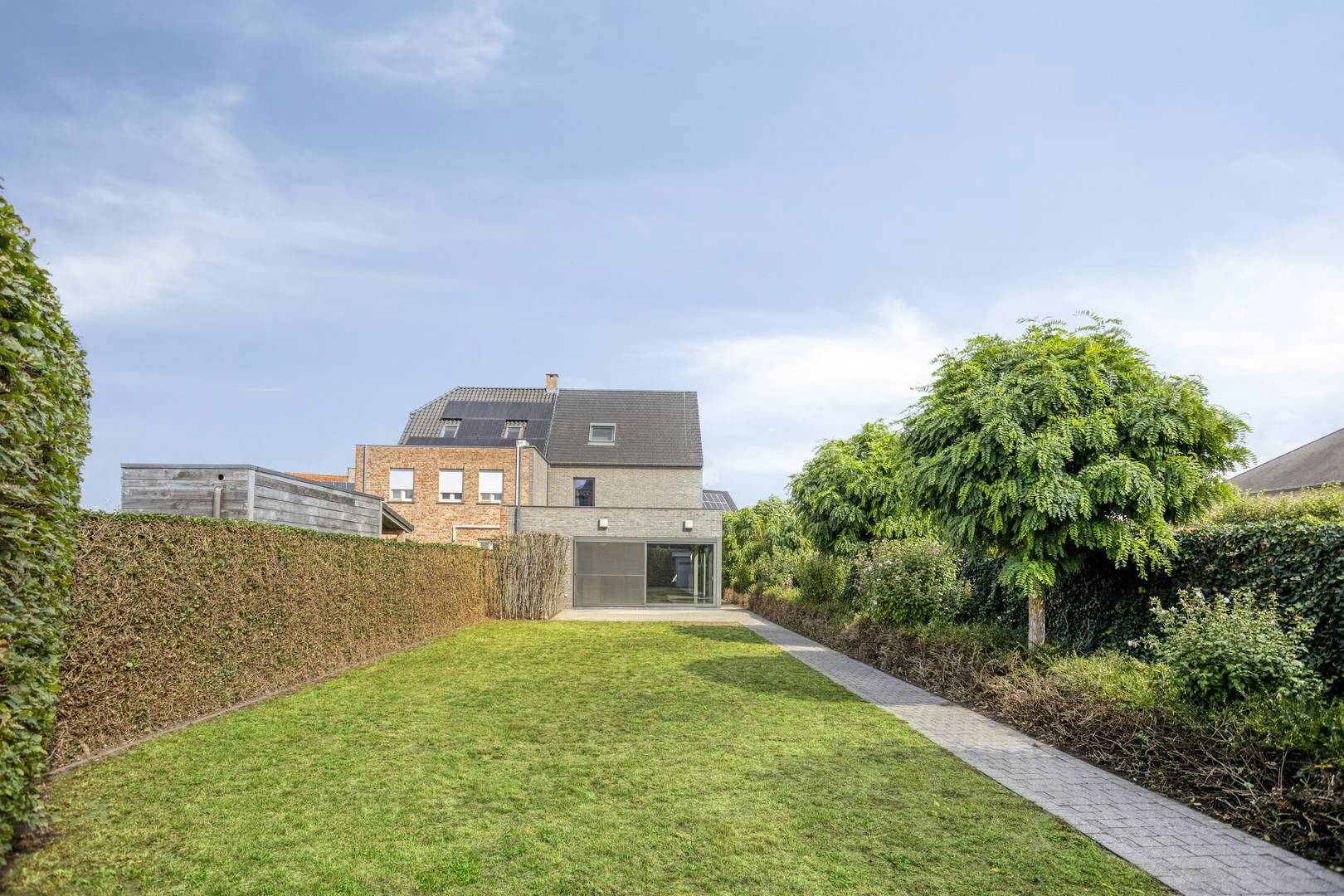Rustig gelegen huis te koop nabij het centrum van Lichtaart foto 2