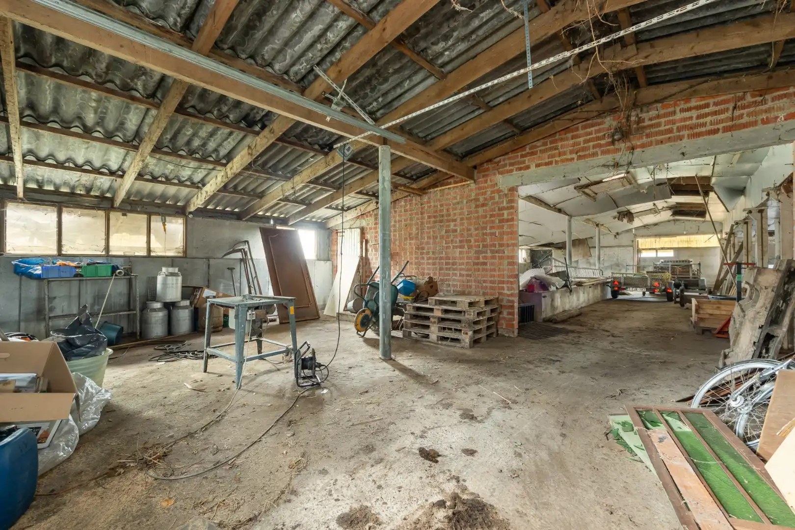 Unieke eigendom op 13.183 m² met te renoveren woning en vergunde stallingen foto 23