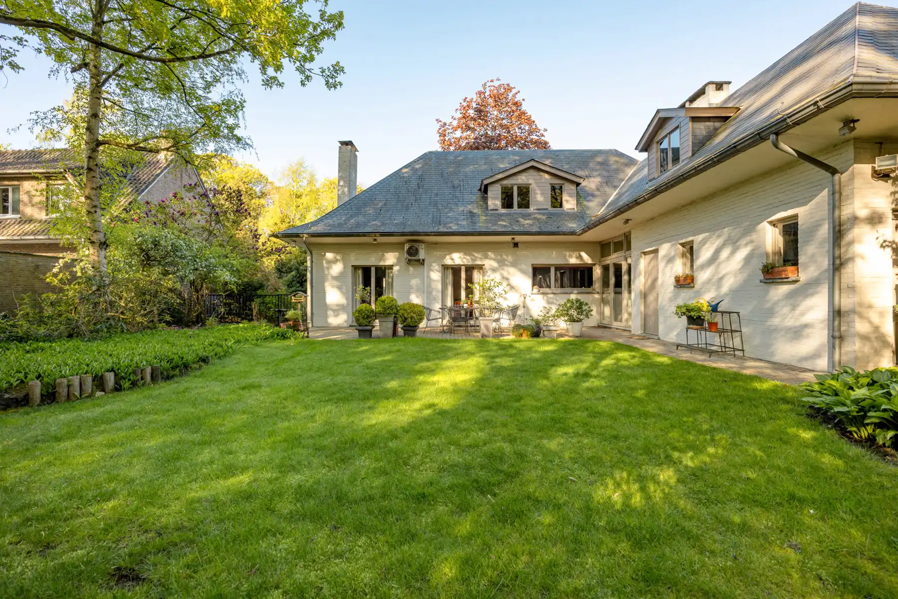 Rustig gelegen te renoveren villa op de grens met Schilde foto 3