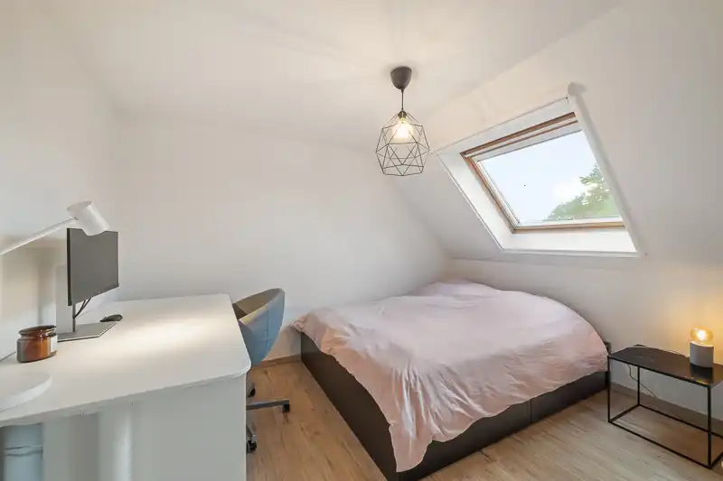 Hooglede – Verrassend ruime tussenwoning met villa-allures op 1.218 m² foto 18