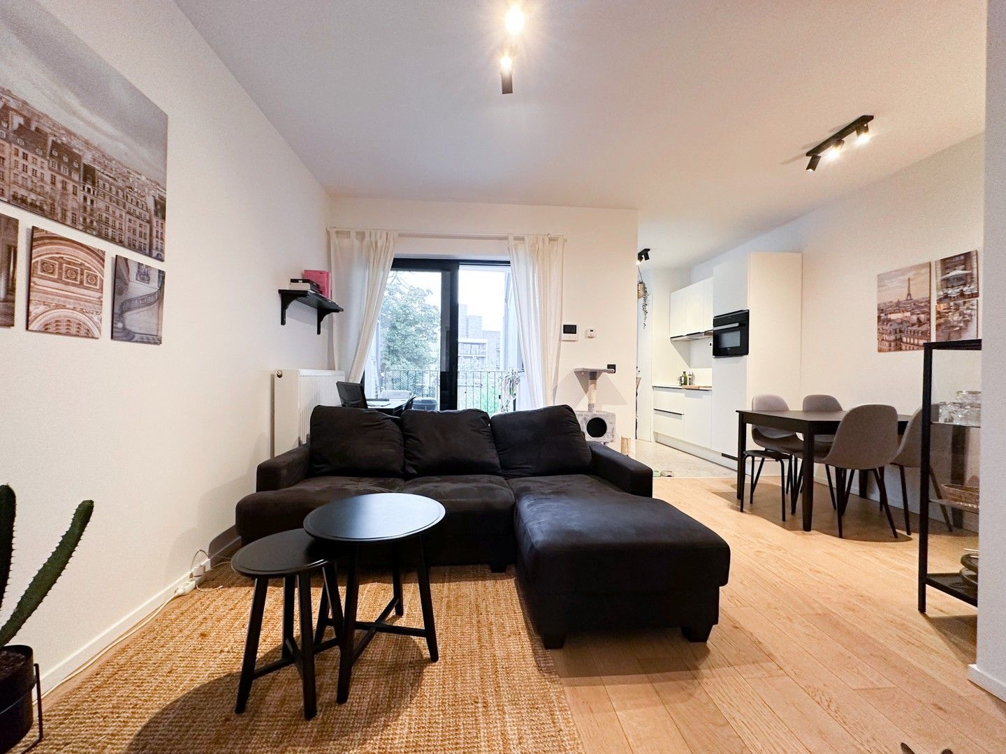 Instapklaar appartement met twee slaapkamers en terras nabij station Gent-Sint-Pieters foto 2