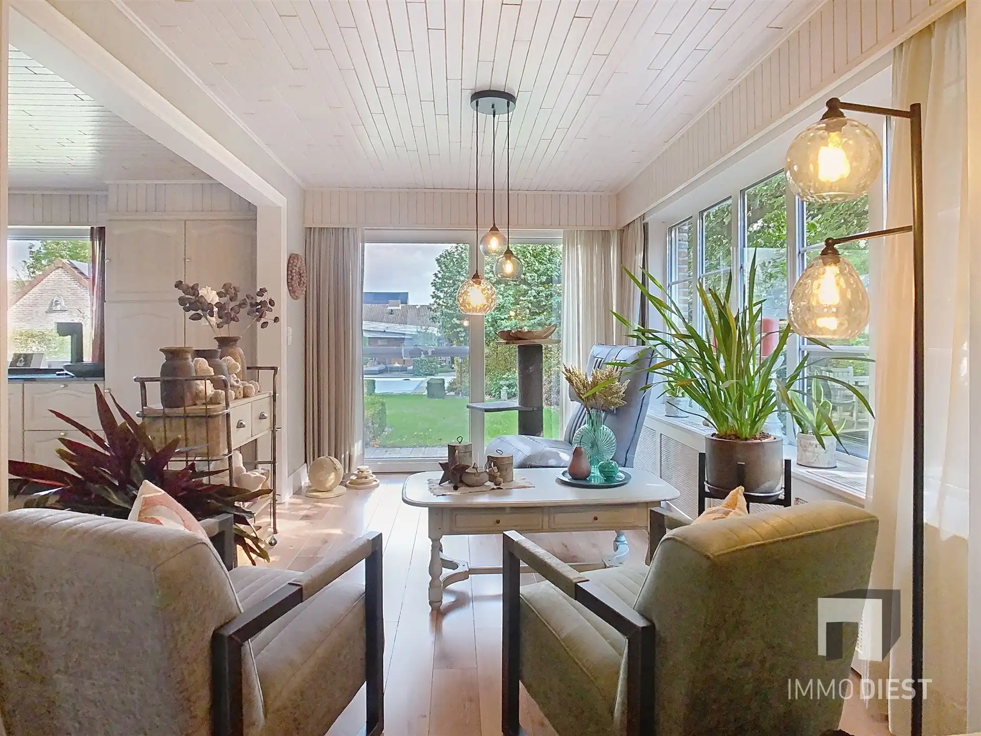 Energiezuinige en prima onderhouden gezinswoning met 4/5 slaapkamers en zwembad op 10 are. foto 12