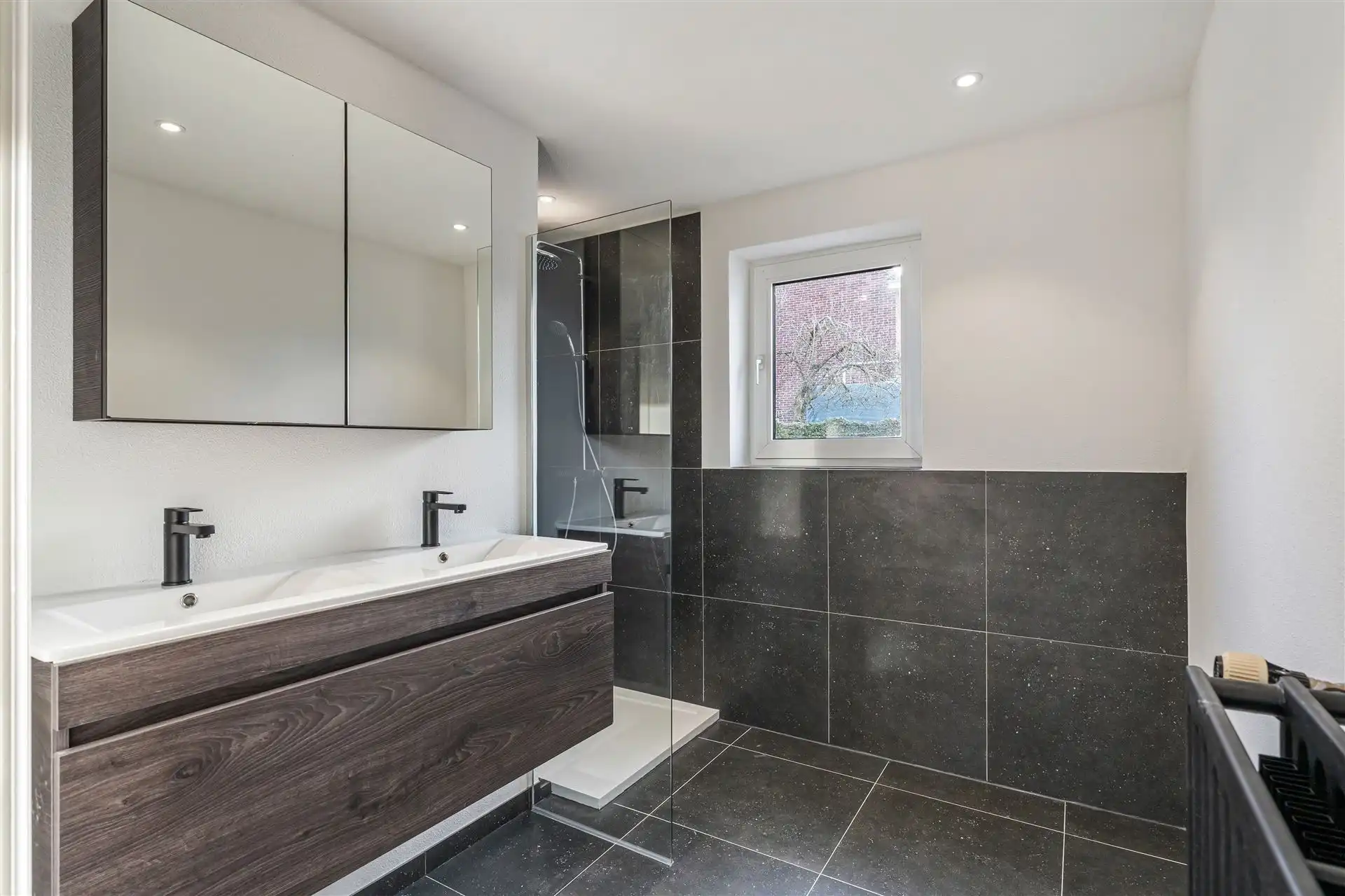 Gerenoveerde woning op 11a73ca nabij Domein Pietersheim en Lanaken centrum foto 11