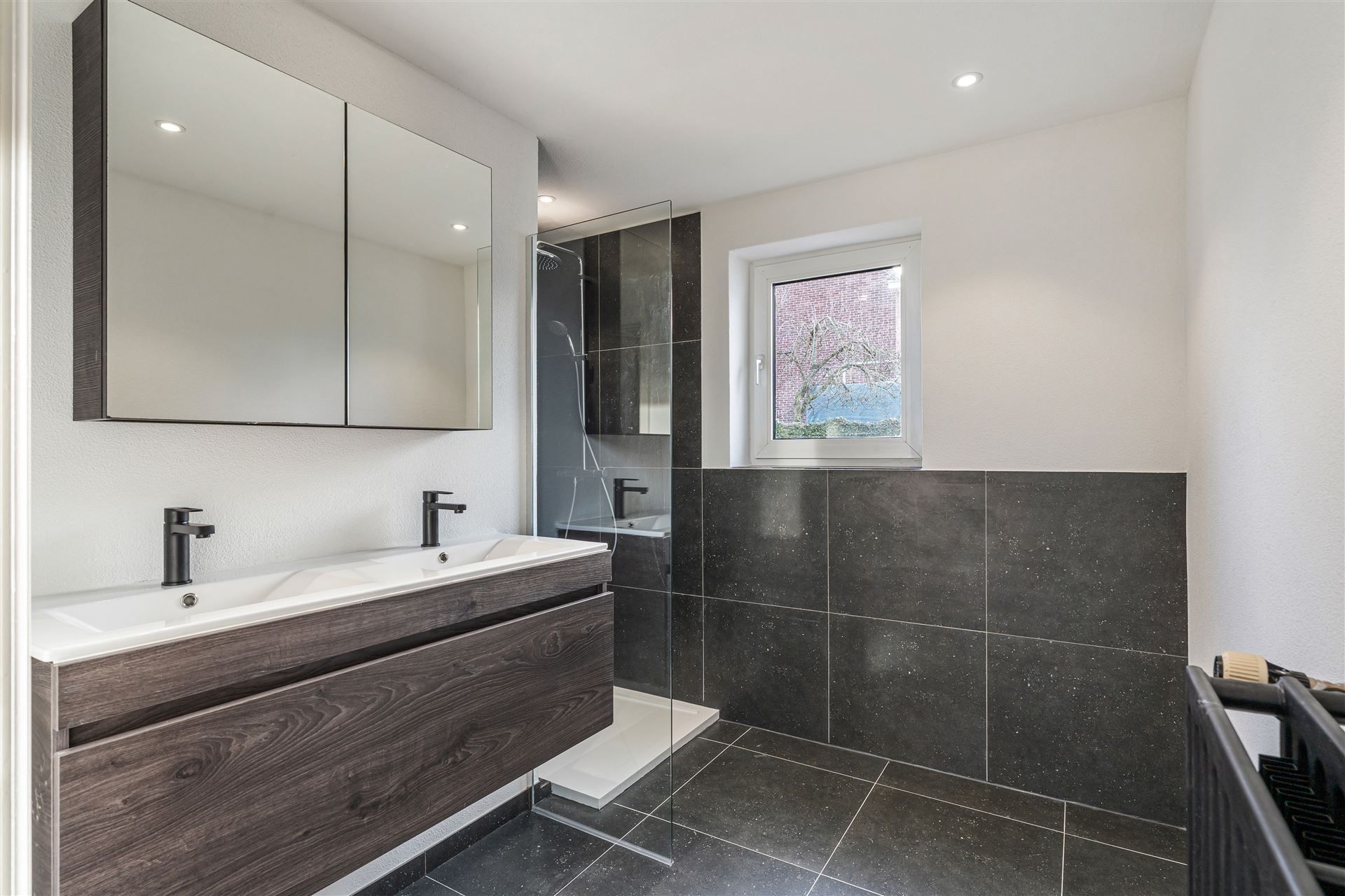 Gerenoveerde woning op 11a73ca nabij Domein Pietersheim en Lanaken centrum foto 11