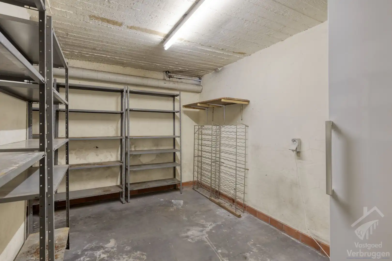 Ruime bungalow met 3 slaapkamers, bureau en dubbele garage foto 16