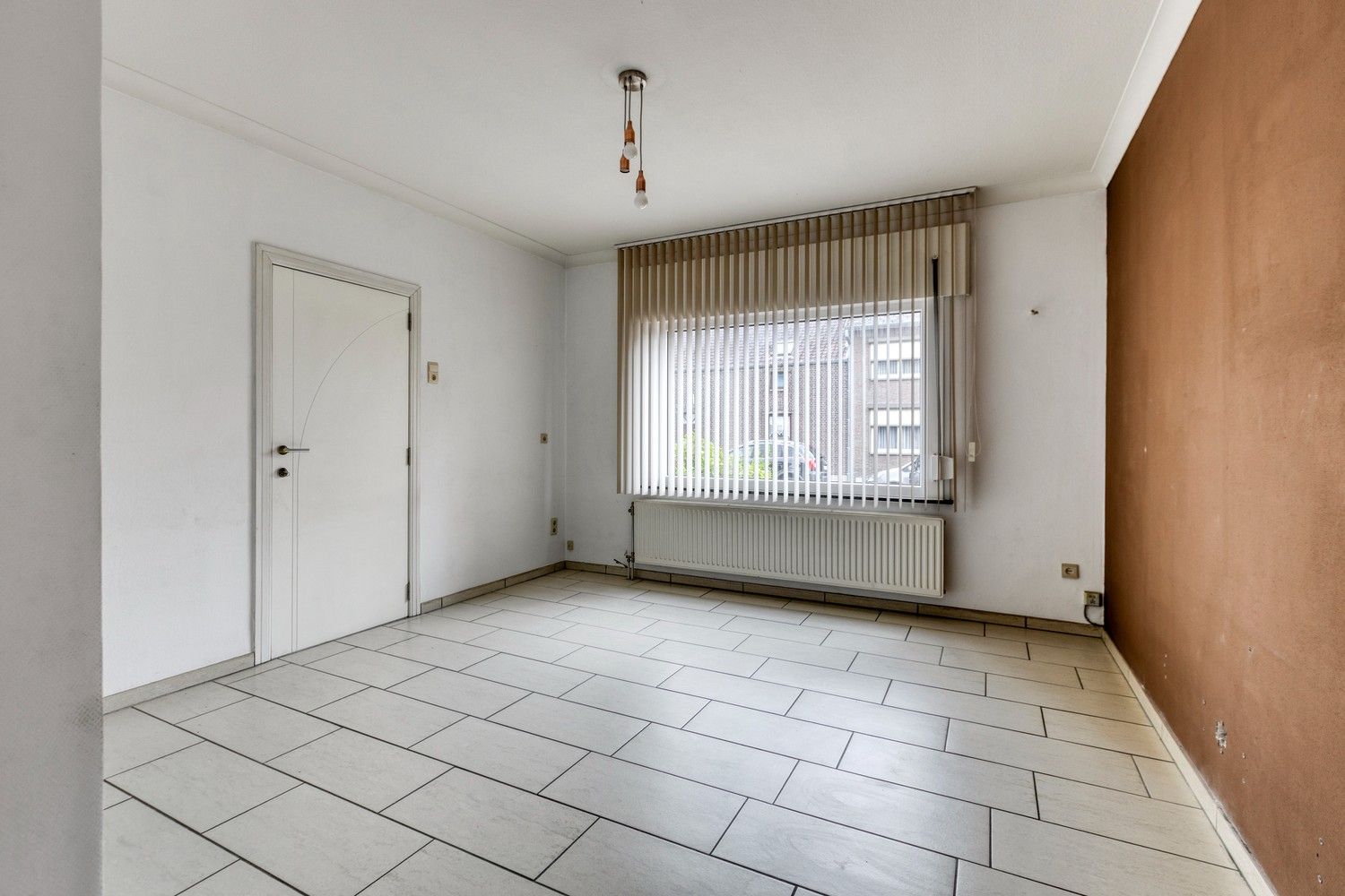 Halfopen gezinswoning met drie slaapkamers (mogelijkheid tot 4), grote tuin en zonnepanelen! foto 6