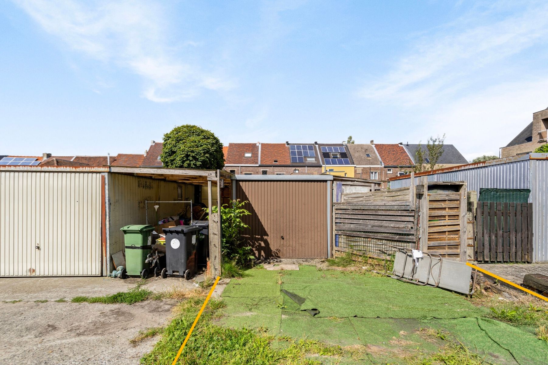 Te renoveren woning met tuin en garage! foto 24