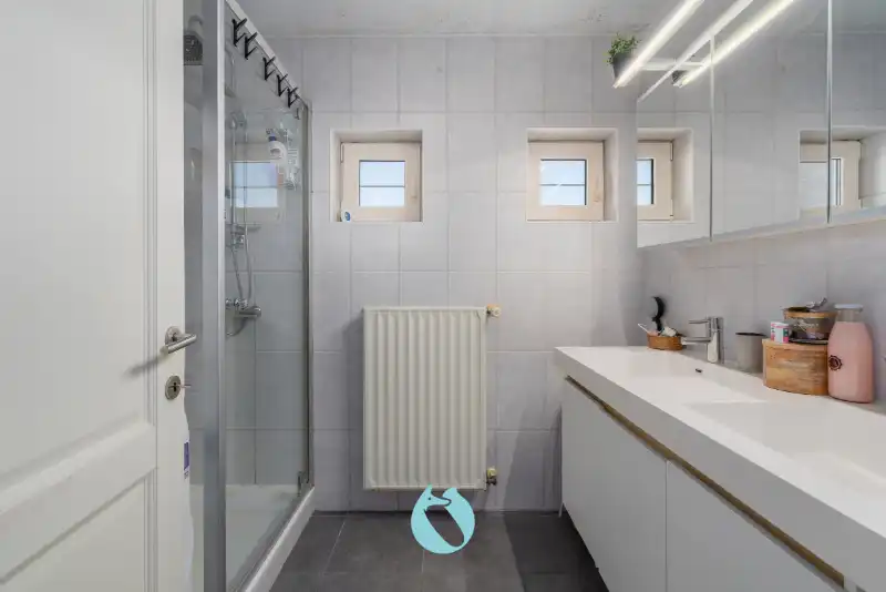 Rustig gelegen tweeslaapkamerappartement te huur in Zelzate foto 10