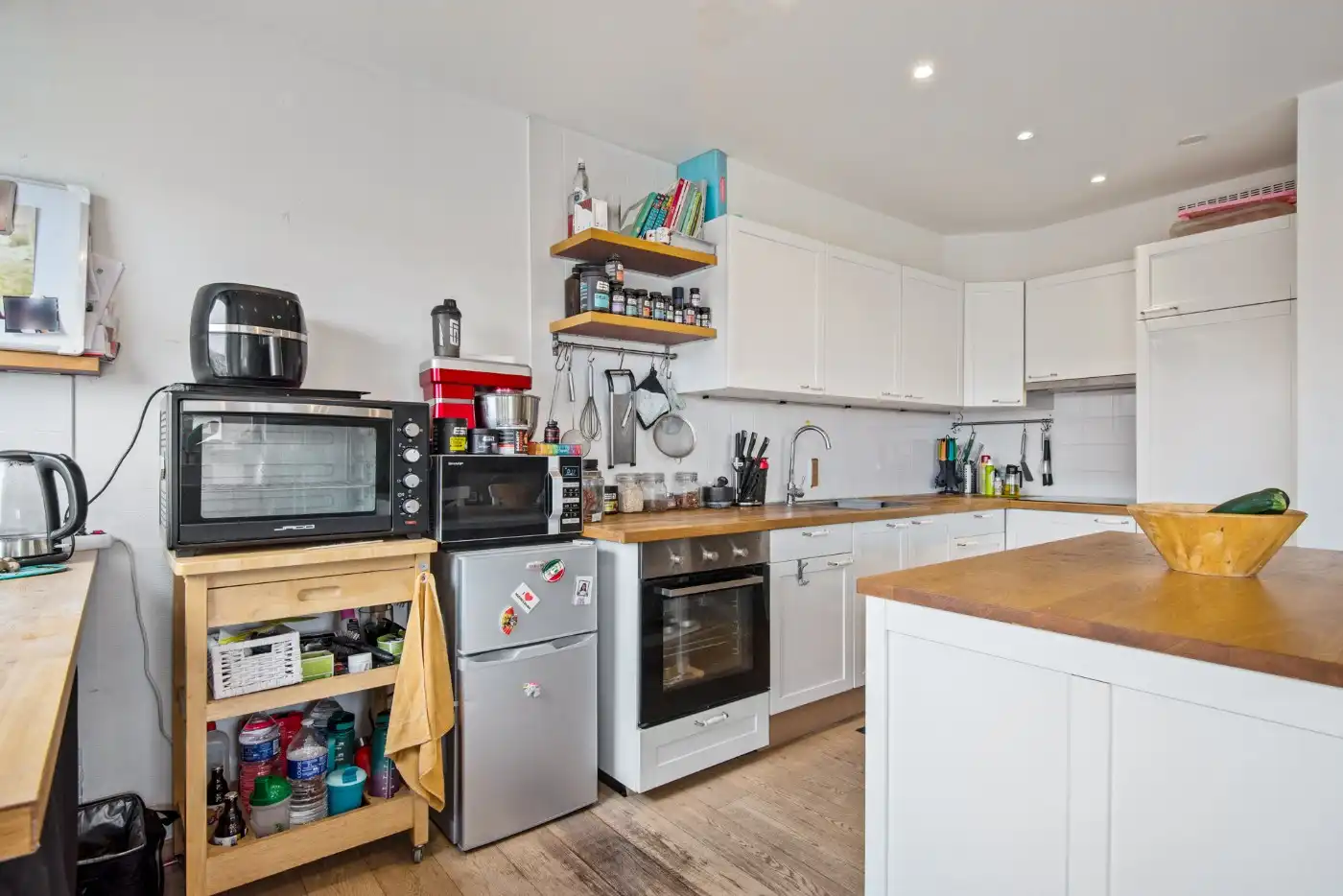 Tof, ruim app. op 2e verd. met 3 slpk. en garage foto 8