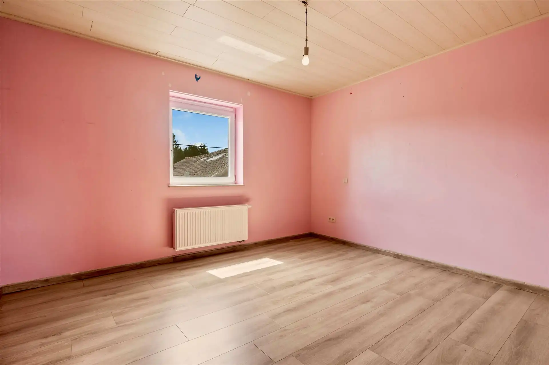 Knappe, ruime instapklare woning met 4 slpks, 2 bdks en tuin foto 22